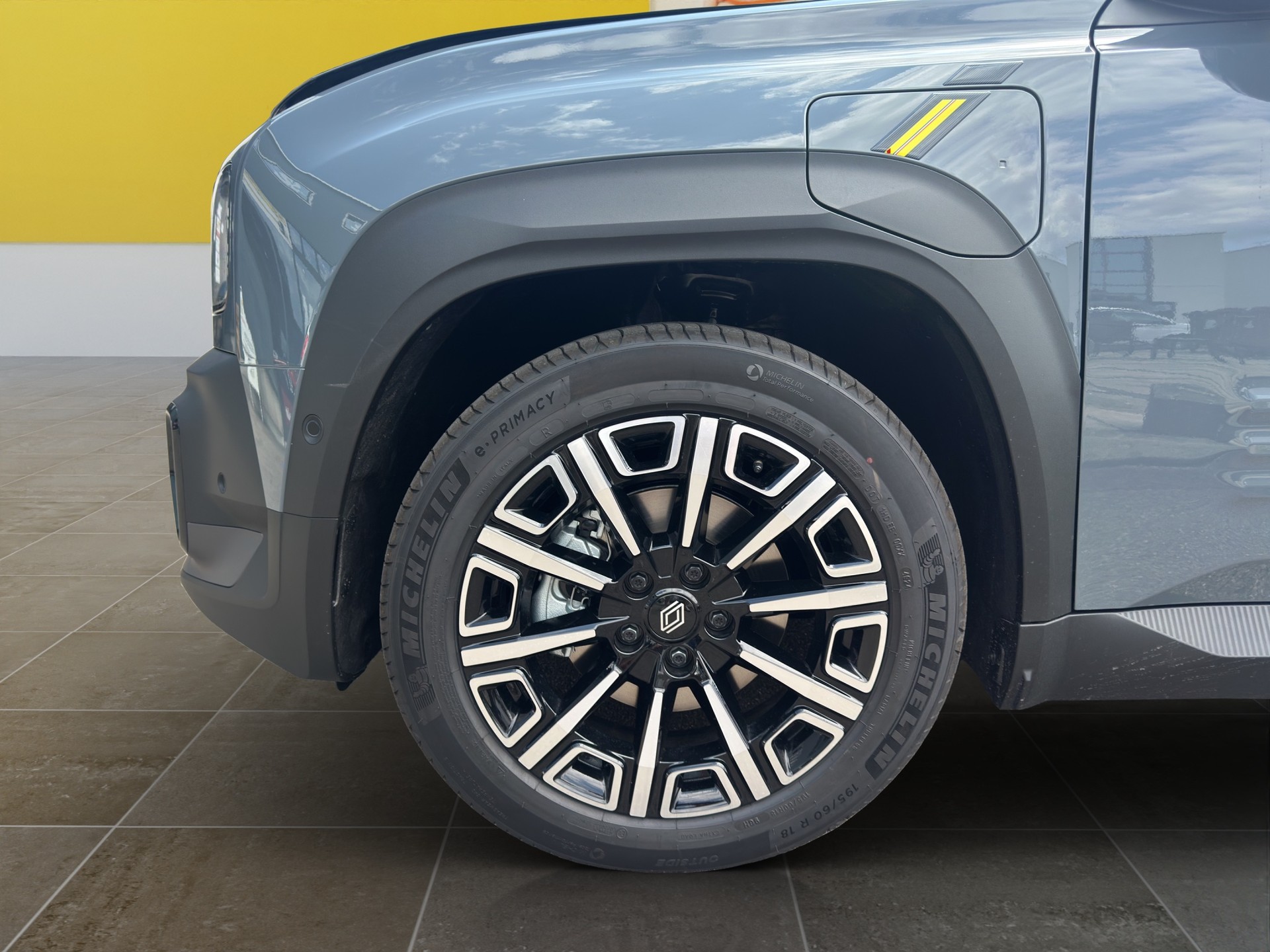 RENAULT R4 E-Tech Comfort Range 52 kWh Iconic-image-19