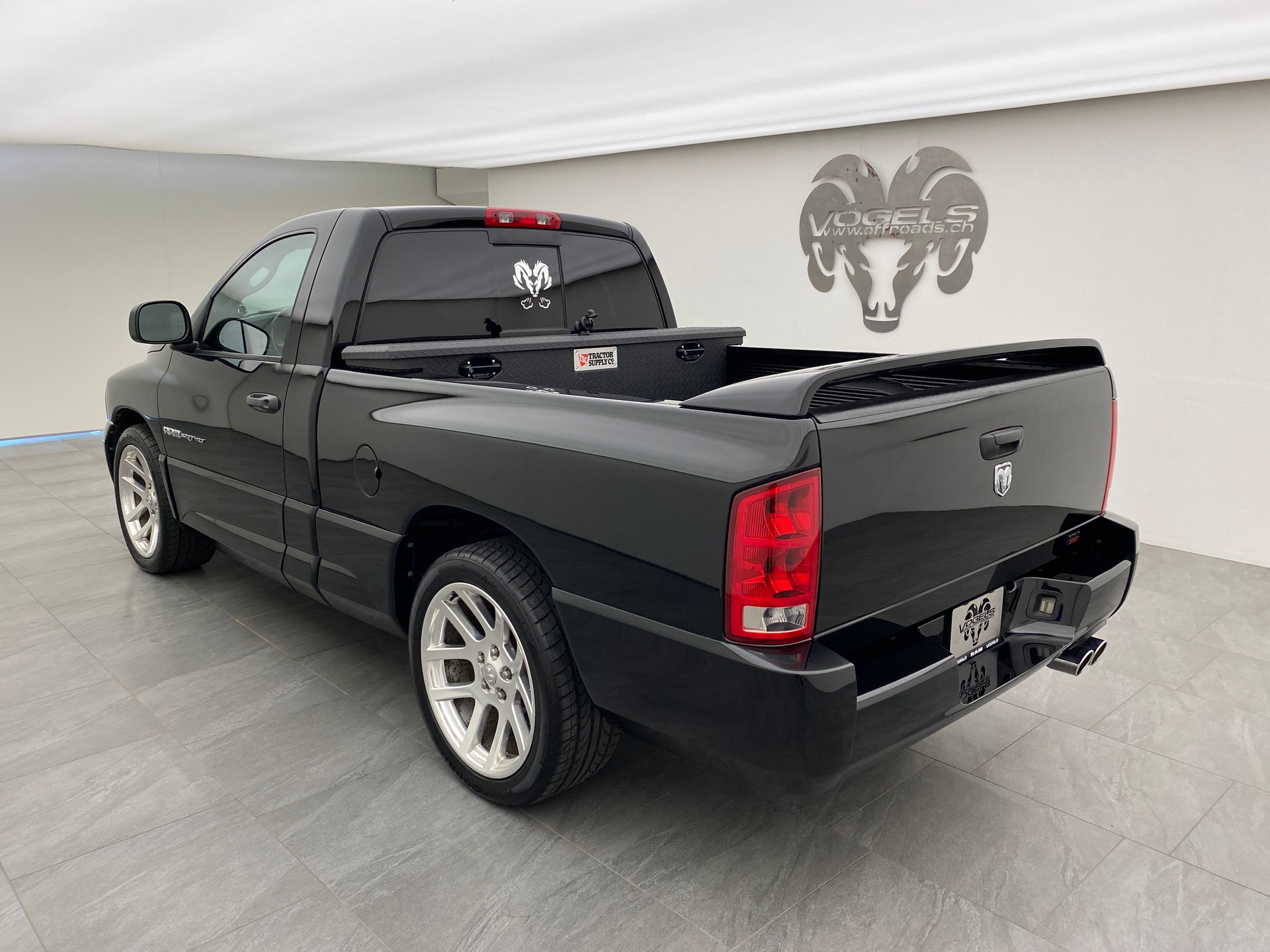 DODGE RAM SRT-10-image-5