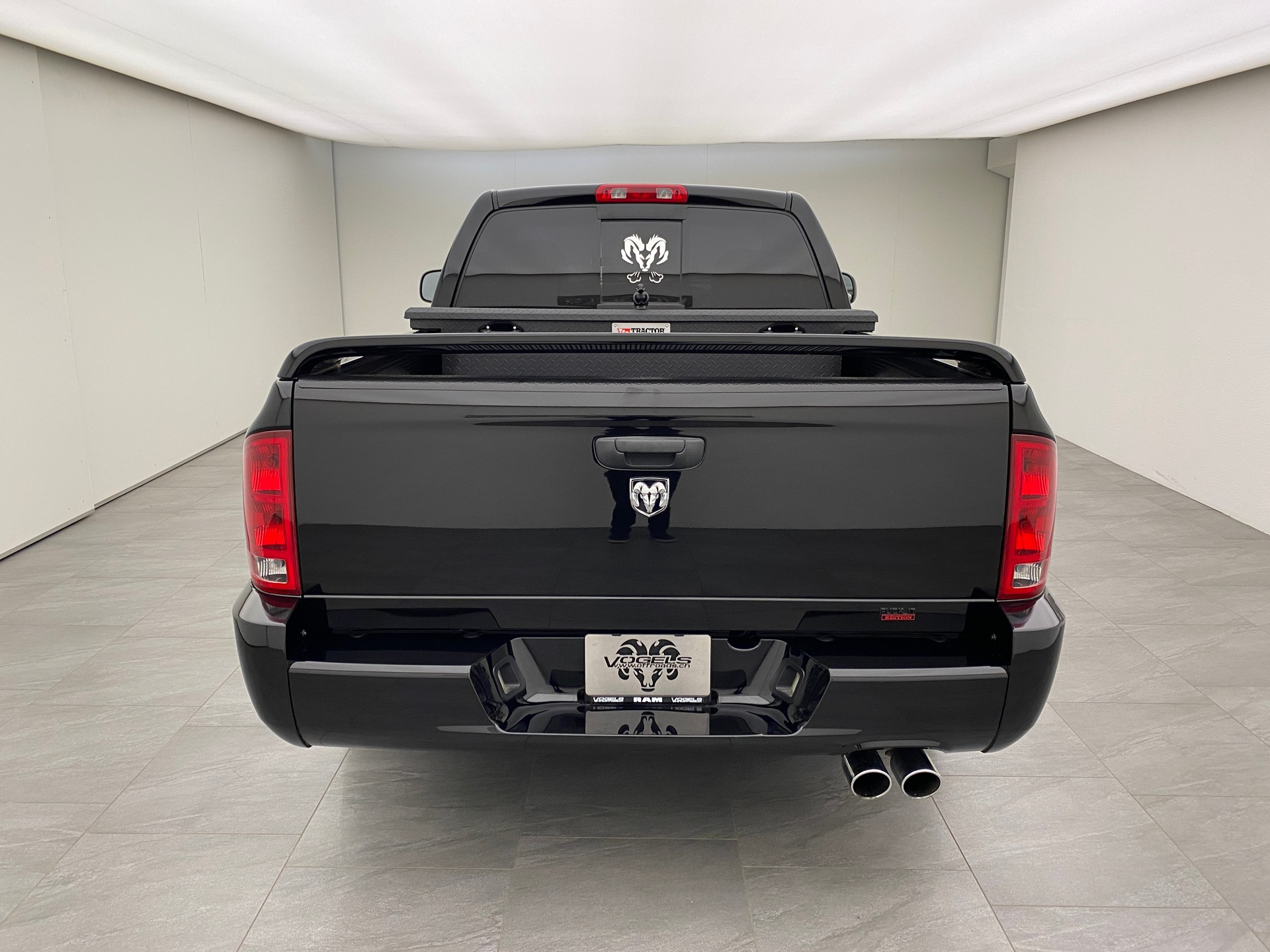 DODGE RAM SRT-10-image-4
