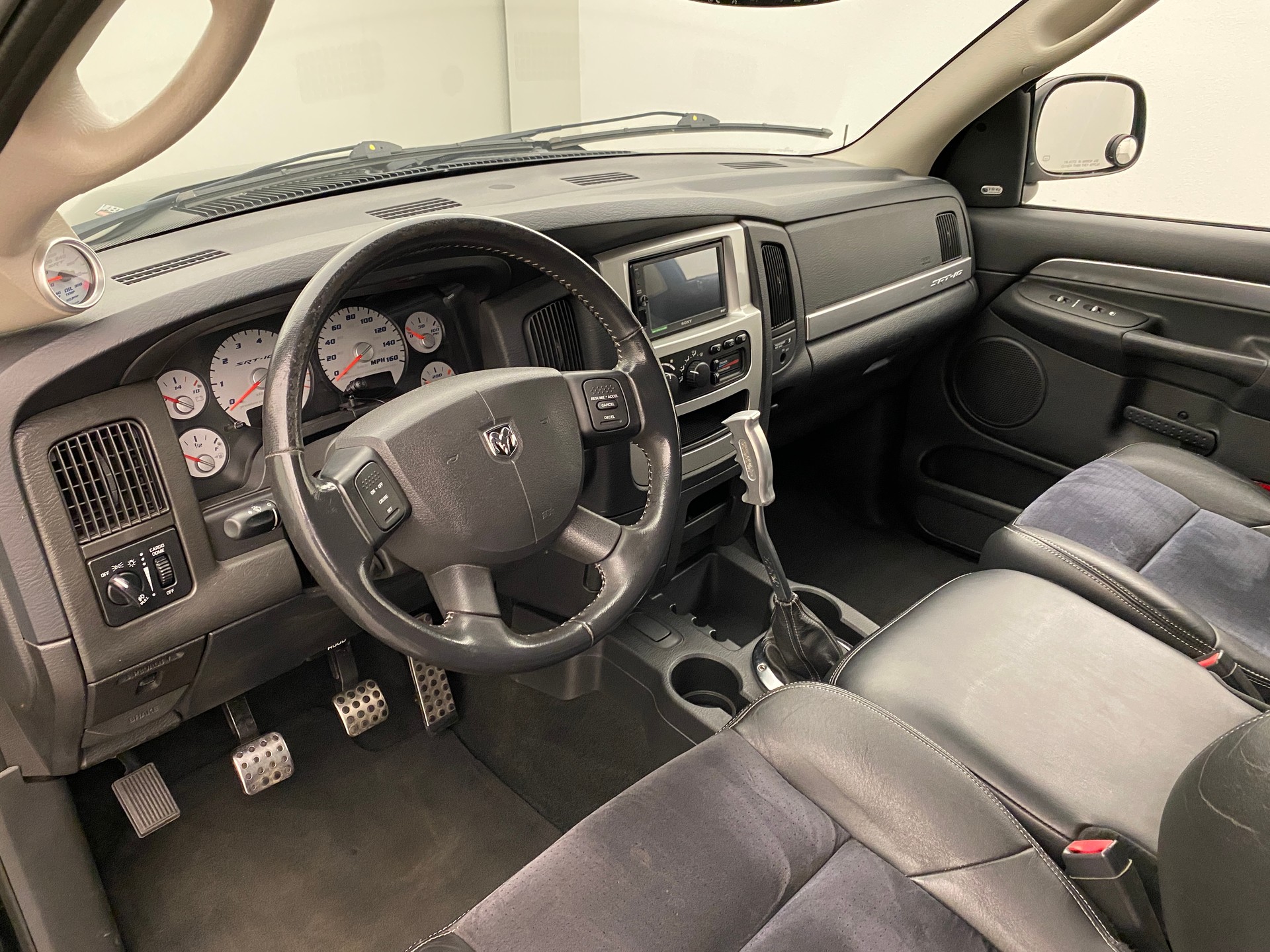 DODGE RAM SRT-10-image-9