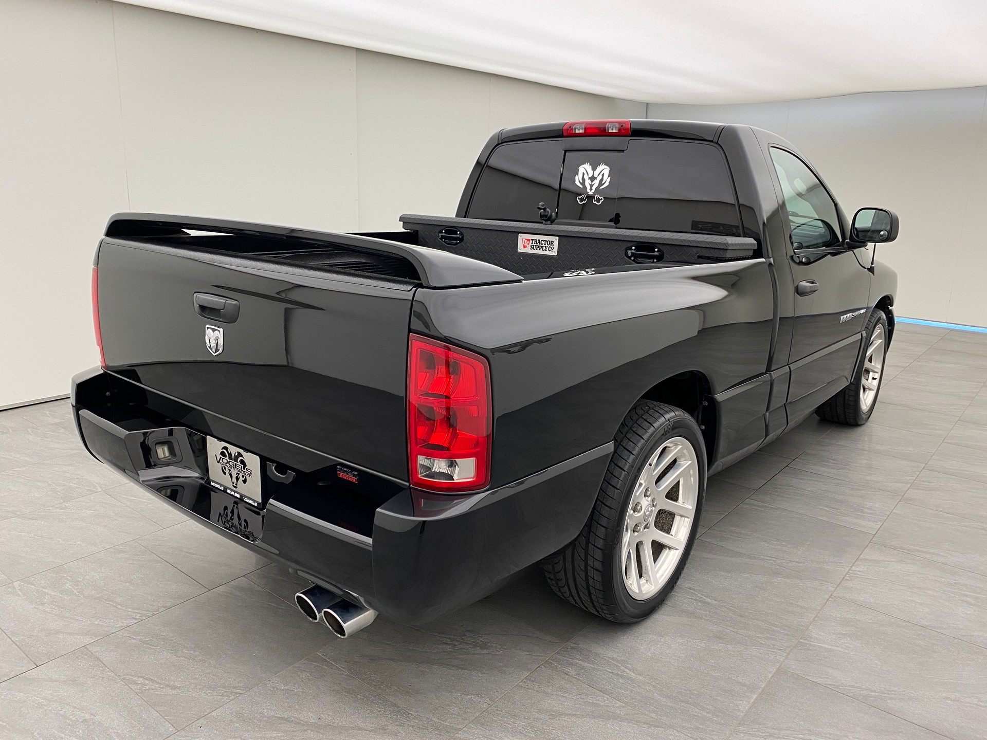 DODGE RAM SRT-10-image-3