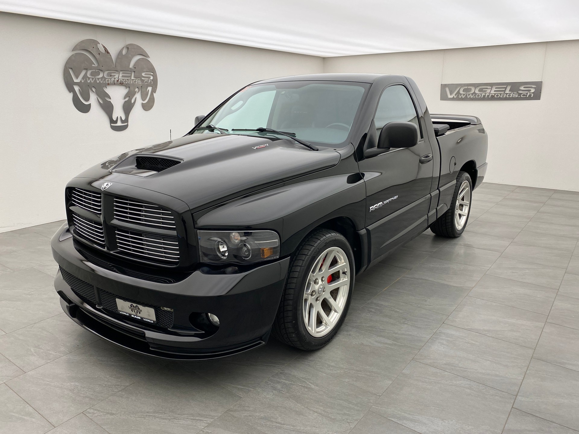 DODGE RAM SRT-10-image-0