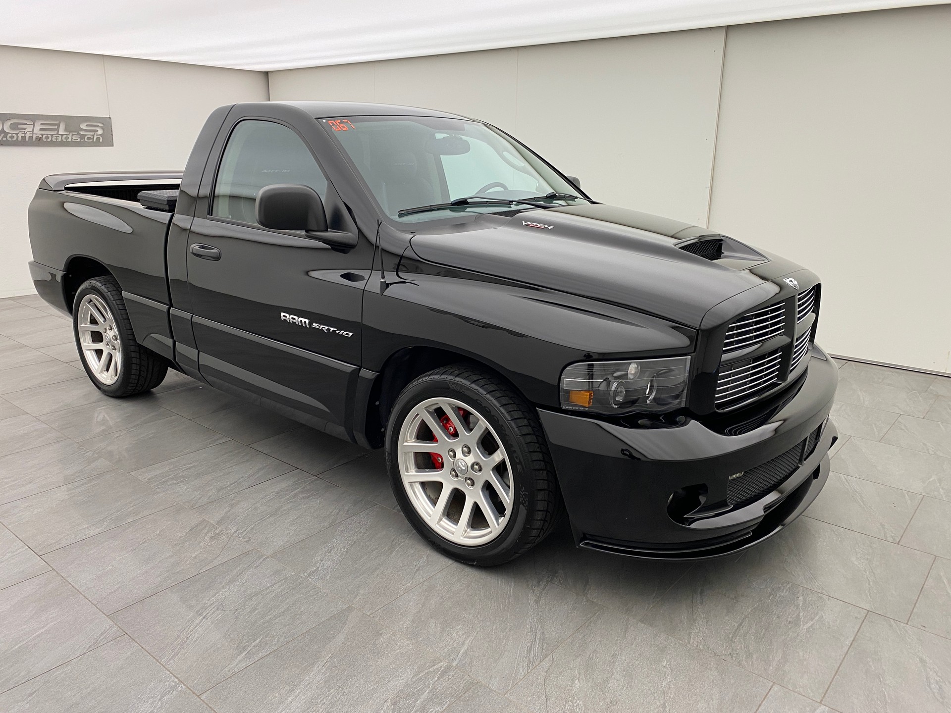 DODGE RAM SRT-10-image-2