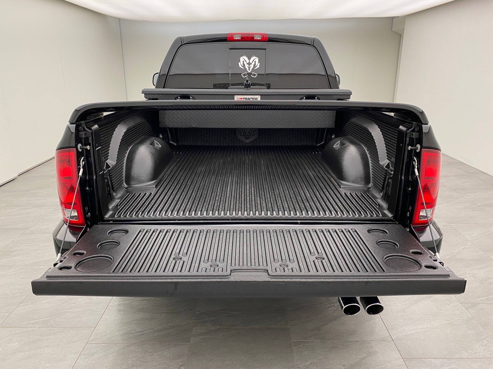 DODGE RAM SRT-10-image-14