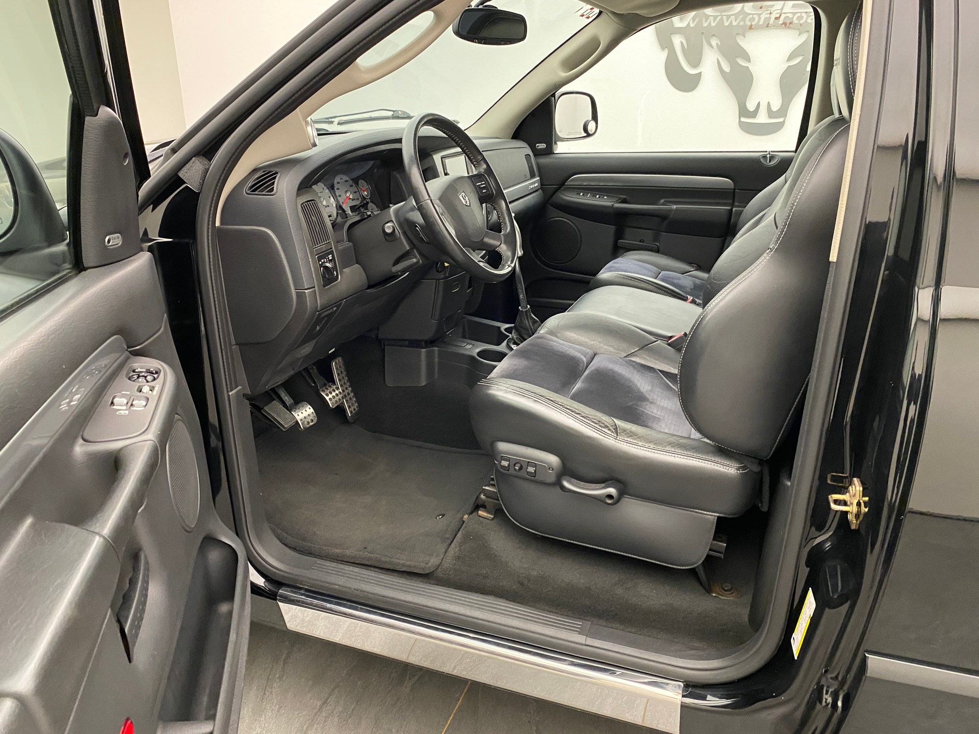 DODGE RAM SRT-10-image-7