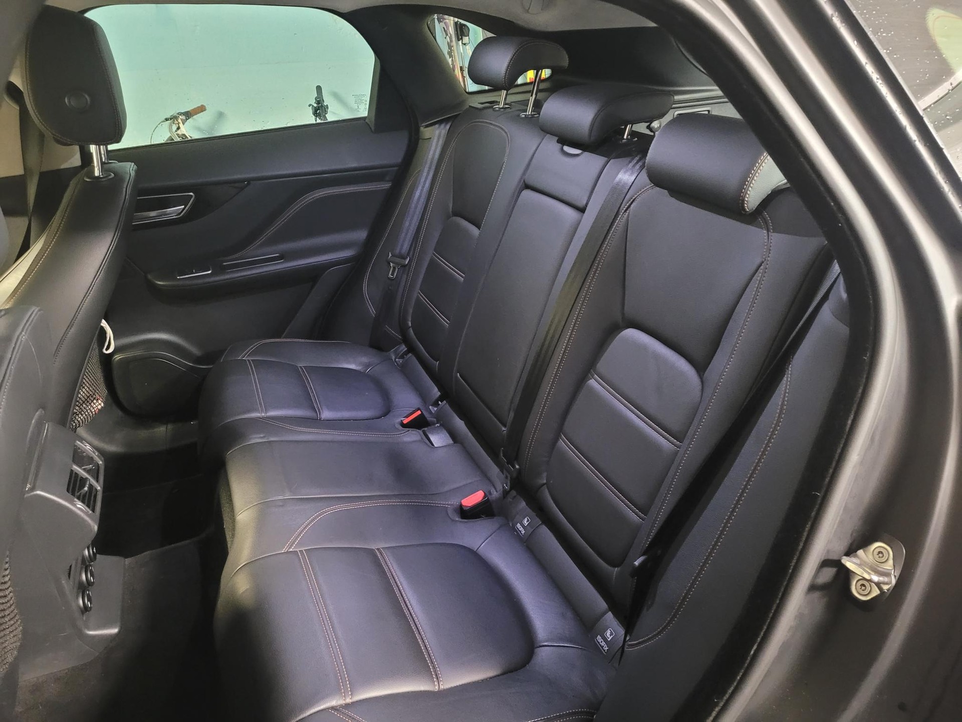JAGUAR F-Pace 2.0d AWD Automatik-image-4