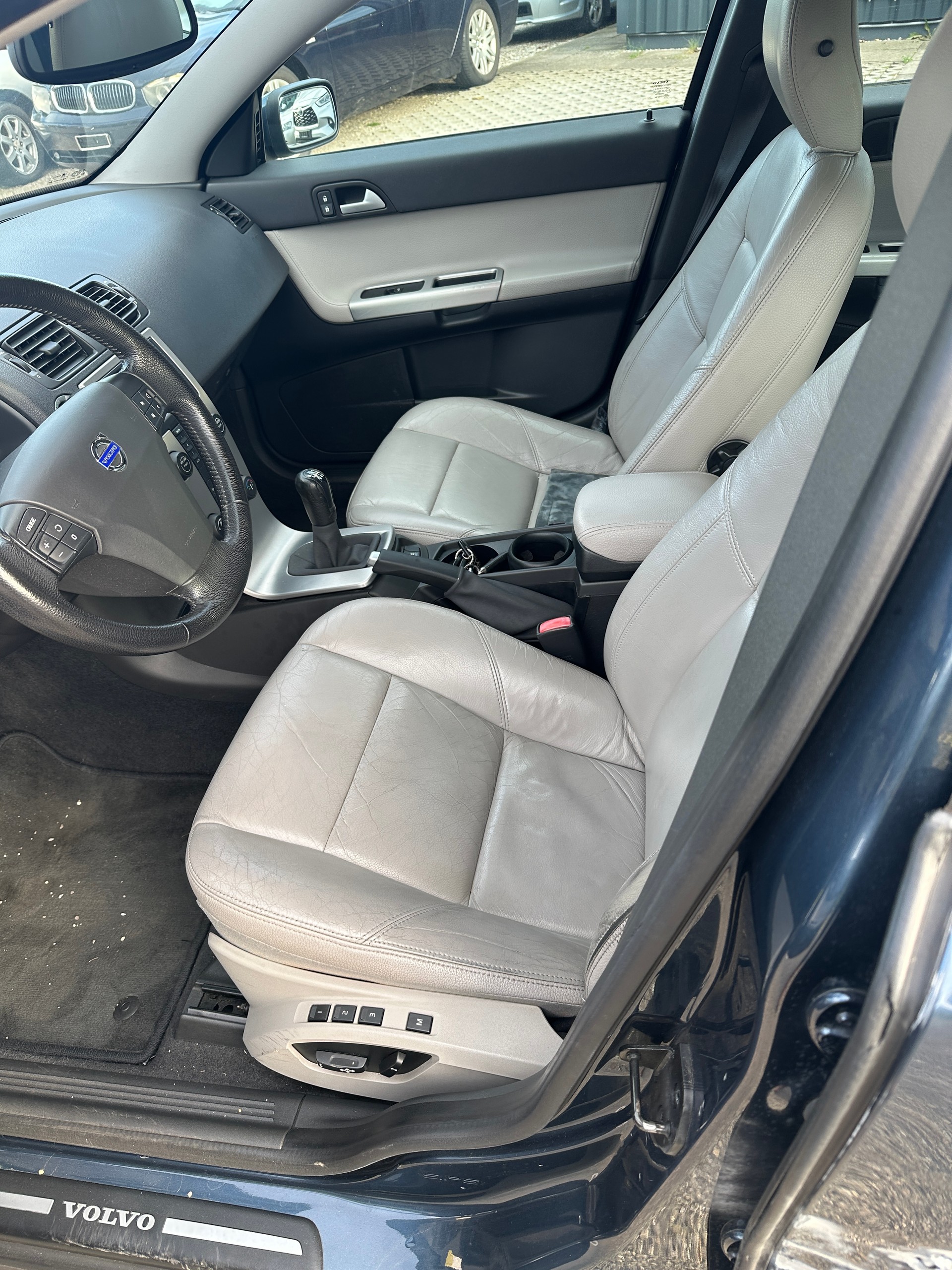 VOLVO V50 2.0D Summum-image-3