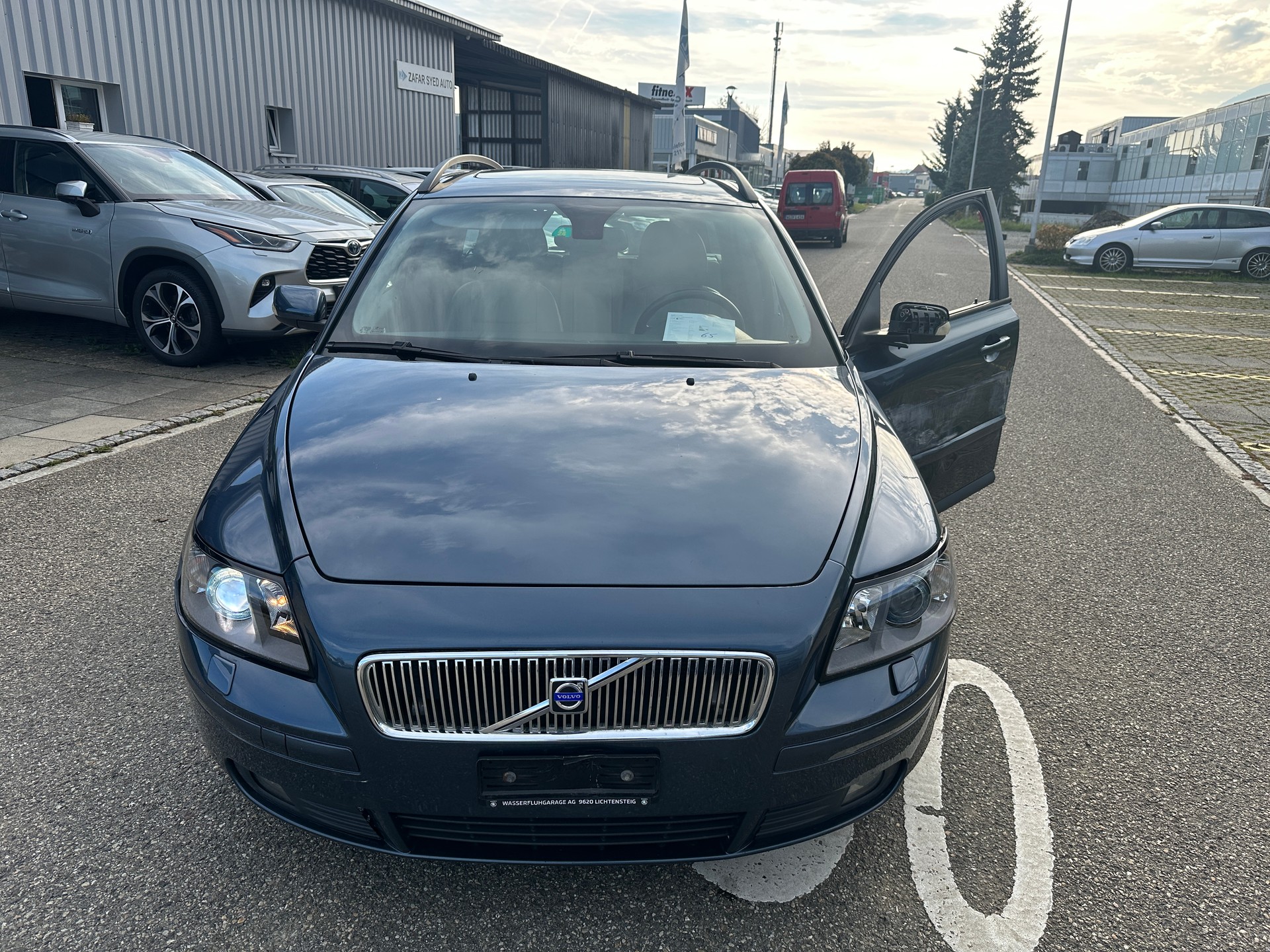 VOLVO V50 2.0D Summum-image-2