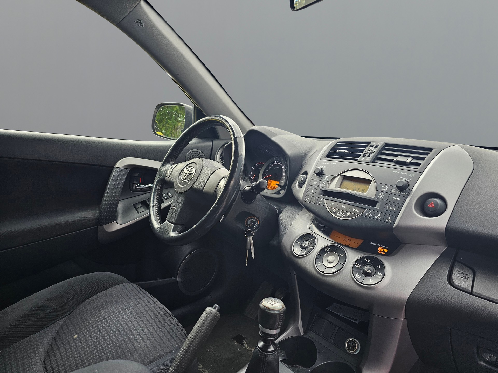 TOYOTA RAV-4 2.2D-4 D Linea Luna-image-8