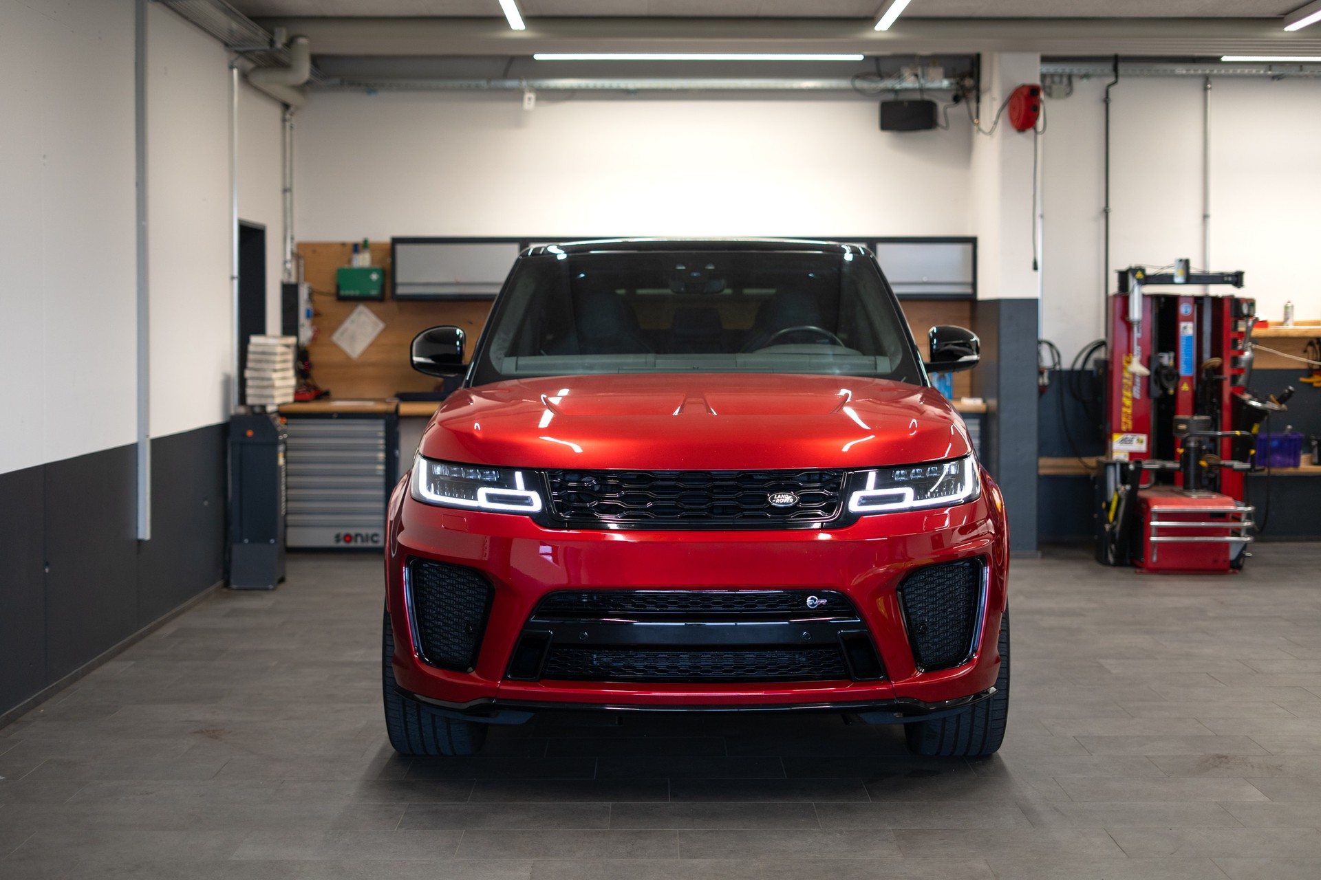 LAND ROVER Range Rover Sport 575 5.0 V8 S/C SVR, Italian Racing Red-image-2