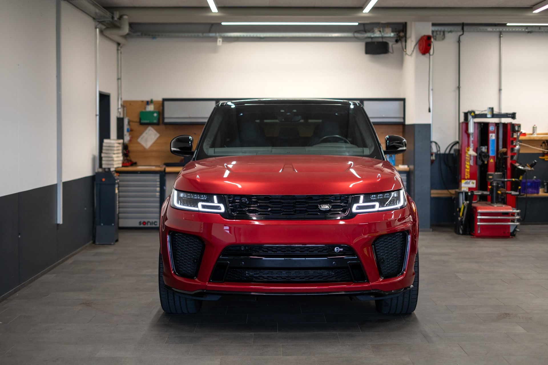 LAND ROVER Range Rover Sport 575 5.0 V8 S/C SVR, Italian Racing Red-image-2