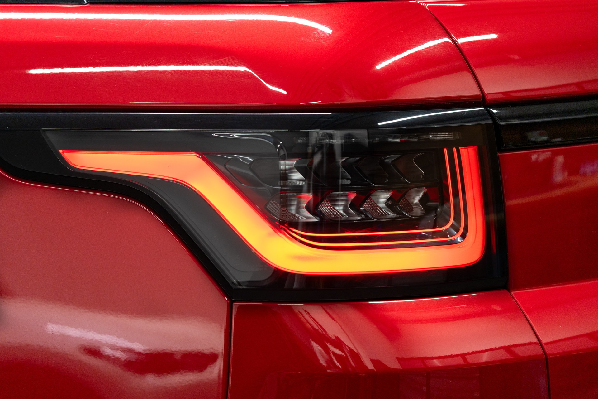 LAND ROVER Range Rover Sport 575 5.0 V8 S/C SVR, Italian Racing Red-image-16