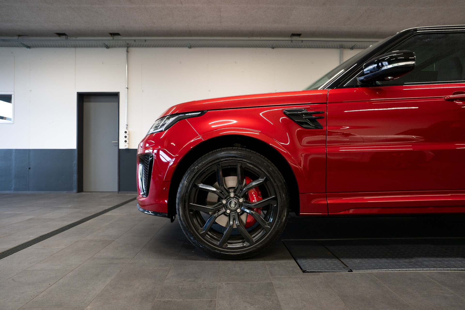 LAND ROVER Range Rover Sport 575 5.0 V8 S/C SVR, Italian Racing Red-image-12
