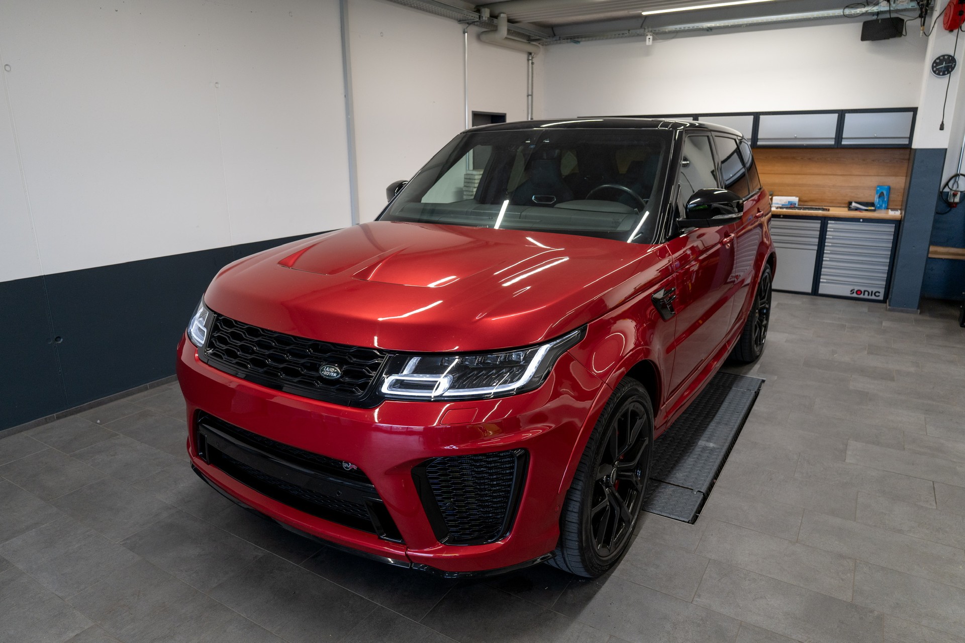 LAND ROVER Range Rover Sport 575 5.0 V8 S/C SVR, Italian Racing Red-image-0