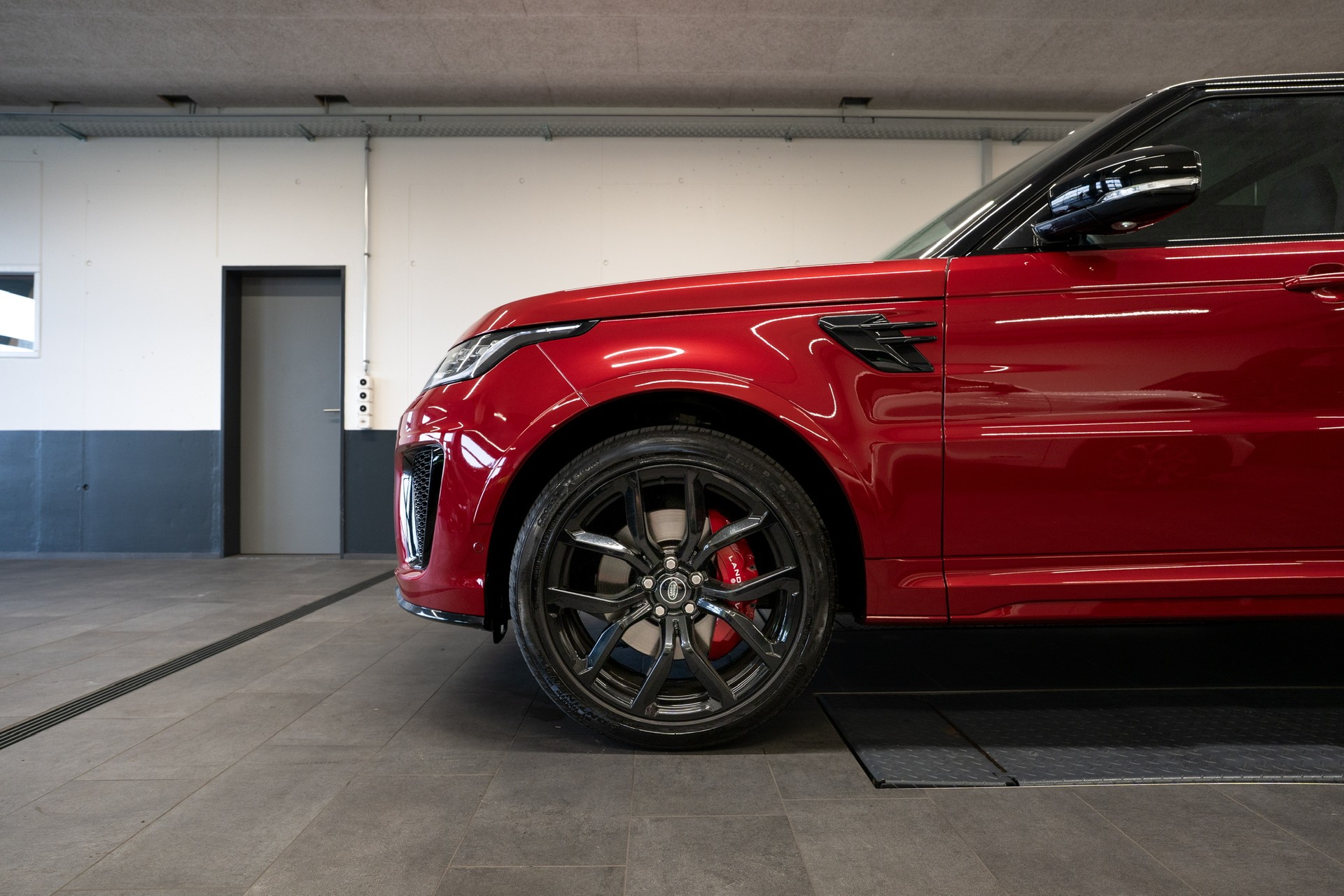 LAND ROVER Range Rover Sport 575 5.0 V8 S/C SVR, Italian Racing Red-image-12