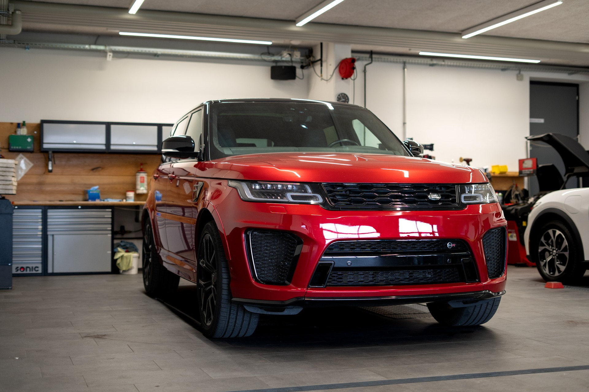 LAND ROVER Range Rover Sport 575 5.0 V8 S/C SVR, Italian Racing Red-image-3