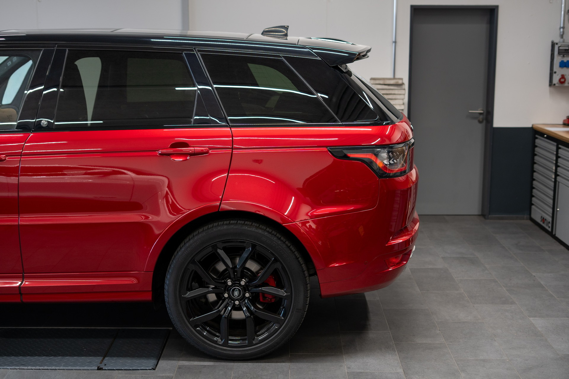 LAND ROVER Range Rover Sport 575 5.0 V8 S/C SVR, Italian Racing Red-image-13