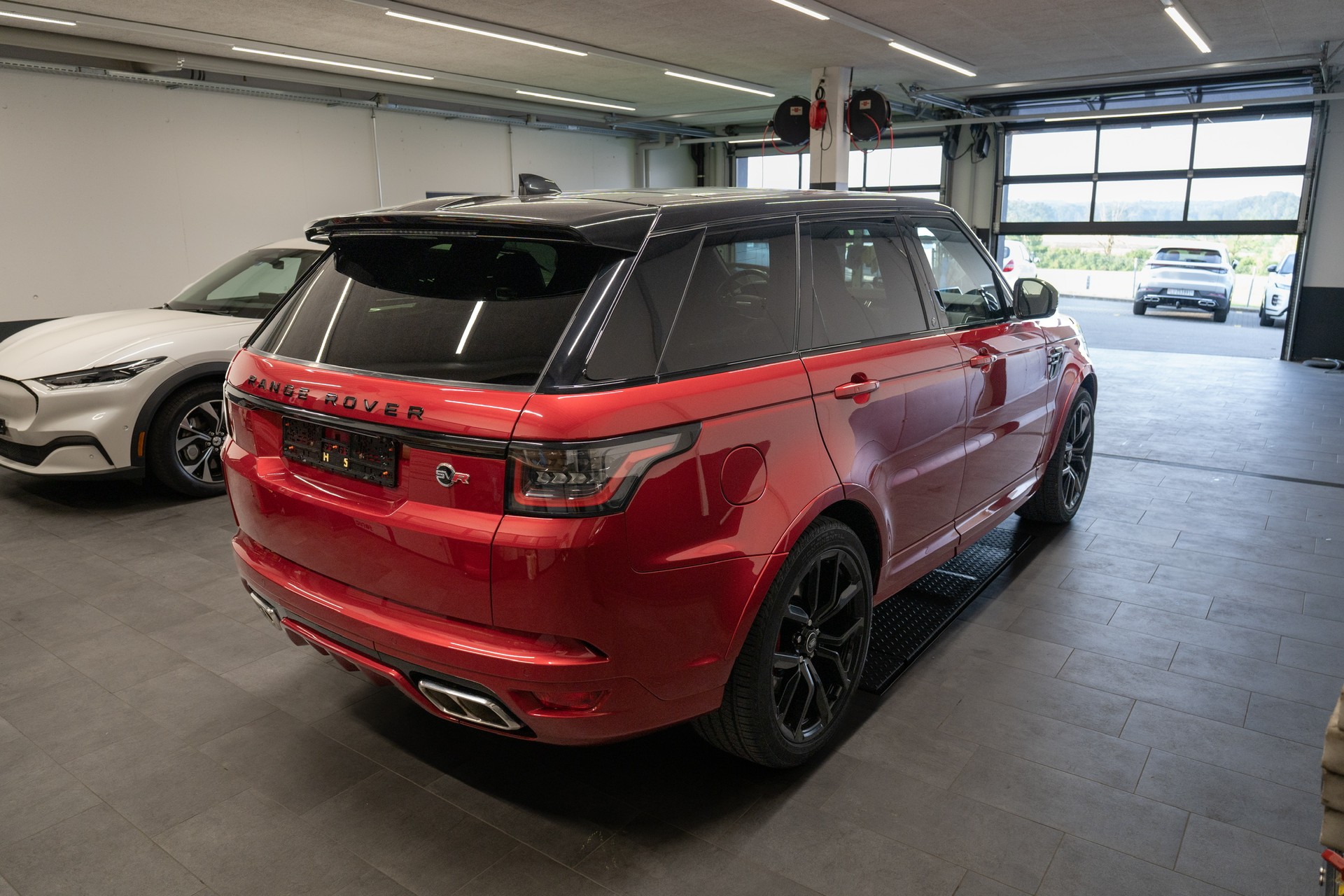 LAND ROVER Range Rover Sport 575 5.0 V8 S/C SVR, Italian Racing Red-image-5