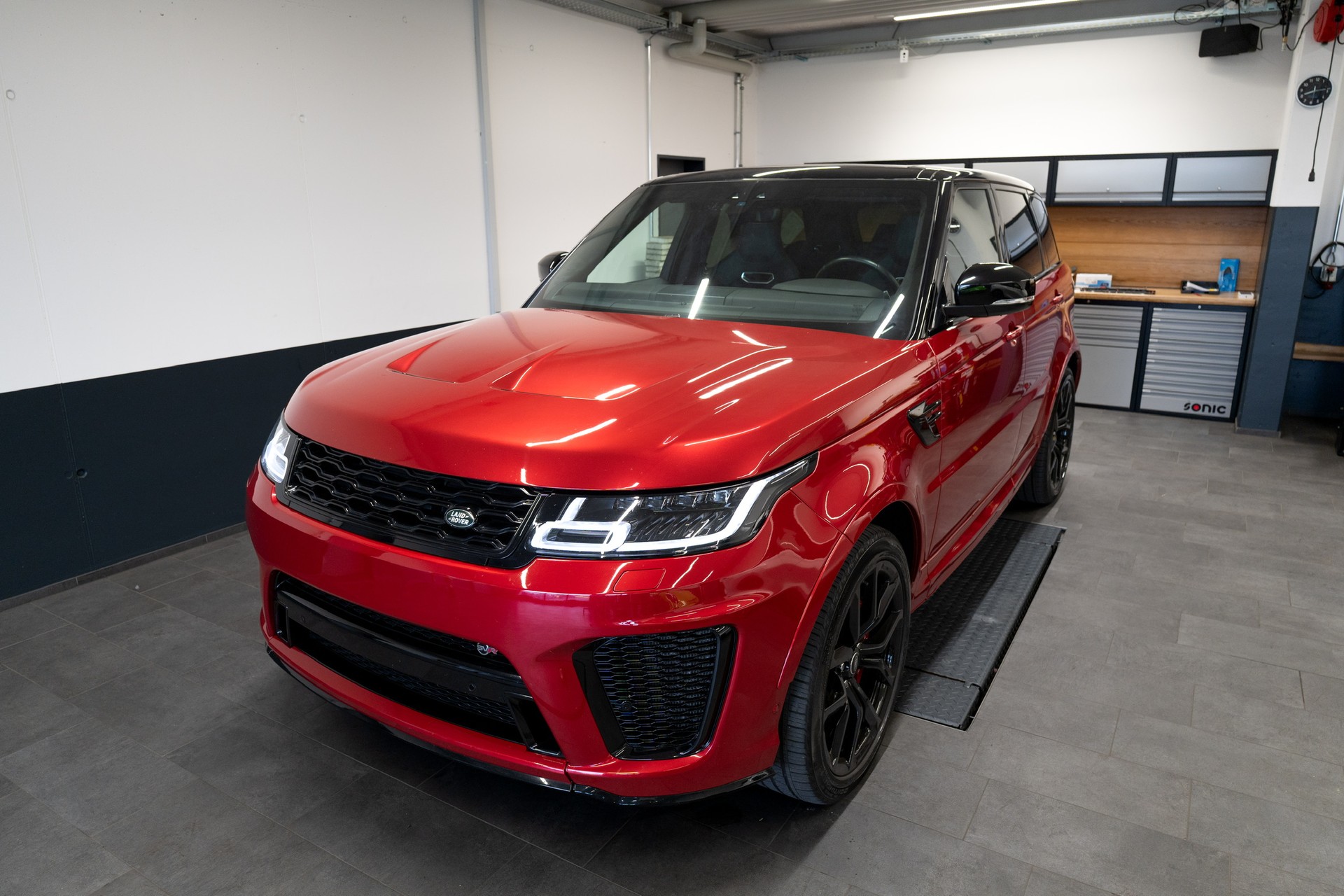 LAND ROVER Range Rover Sport 575 5.0 V8 S/C SVR, Italian Racing Red-image-0