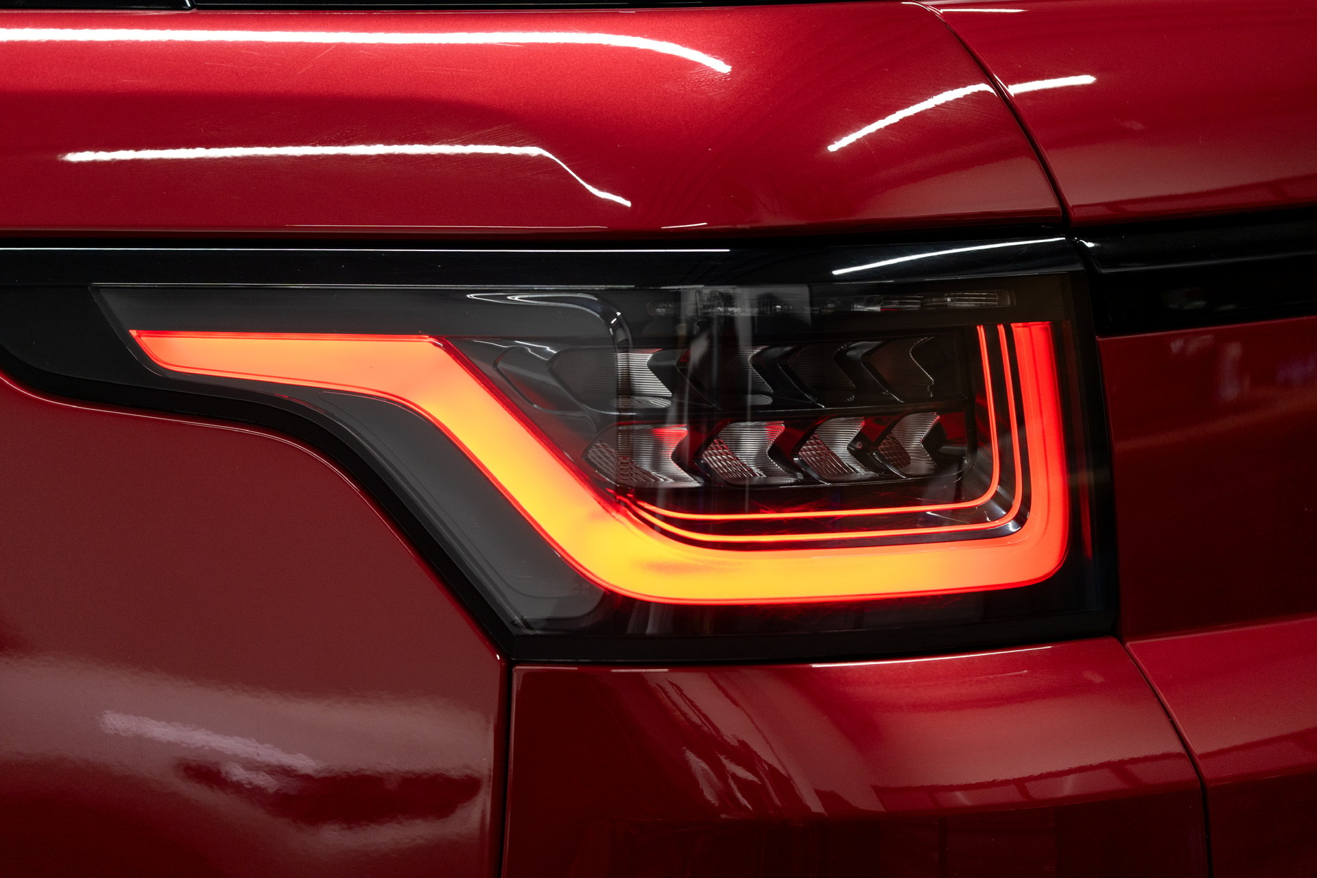 LAND ROVER Range Rover Sport 575 5.0 V8 S/C SVR, Italian Racing Red-image-16