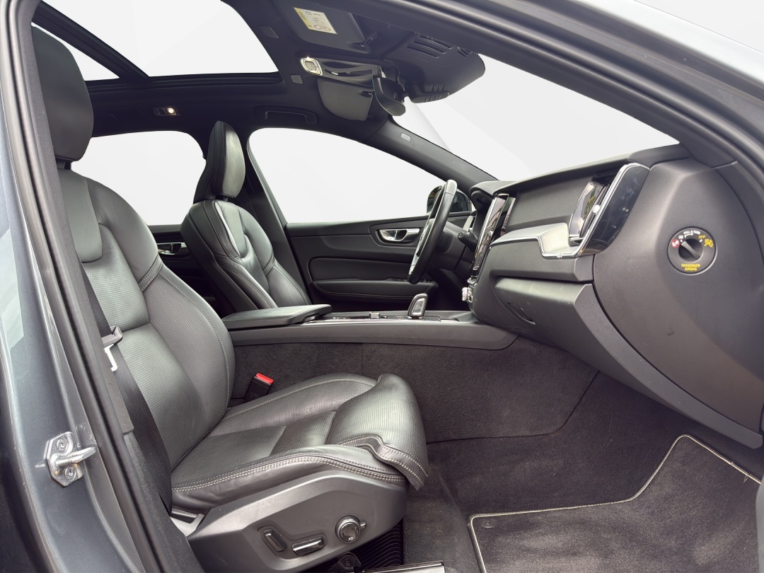 VOLVO XC60 T6 eAWD R-Design Geartronic-image-11