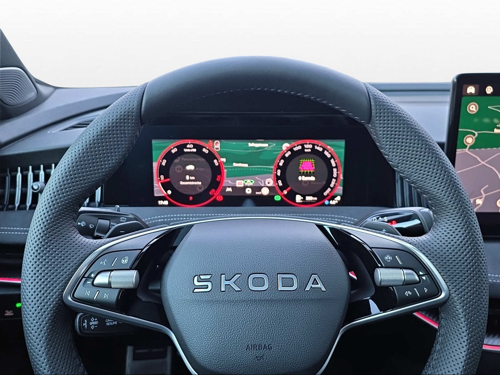 SKODA Superb Combi 2.0 TSI Sportline 4x4 DSG-image-4