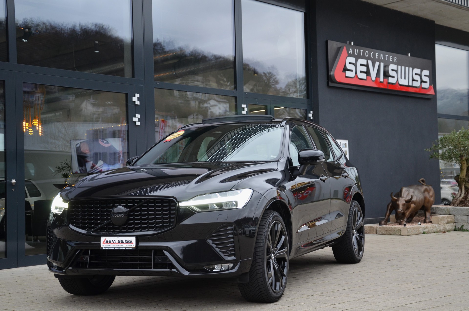 VOLVO XC60 B5 Benzin Mild Hybrid AWD Ultra Dark Geartronic*Ab MFK,Werksgarantie bis 06.2026*-image-6