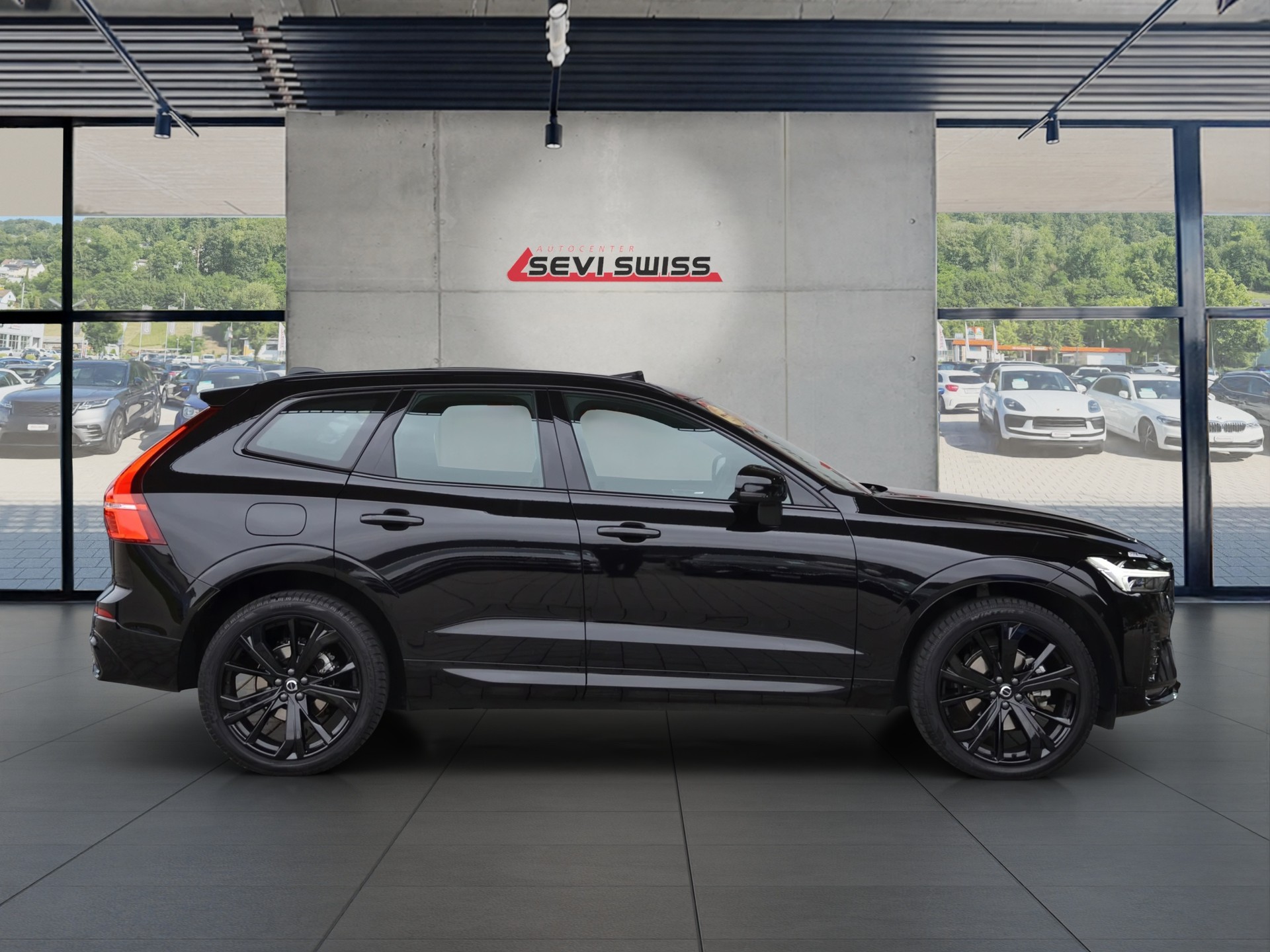 VOLVO XC60 B5 Benzin Mild Hybrid AWD Ultra Dark Geartronic*Ab MFK,Werksgarantie bis 06.2026*-image-1