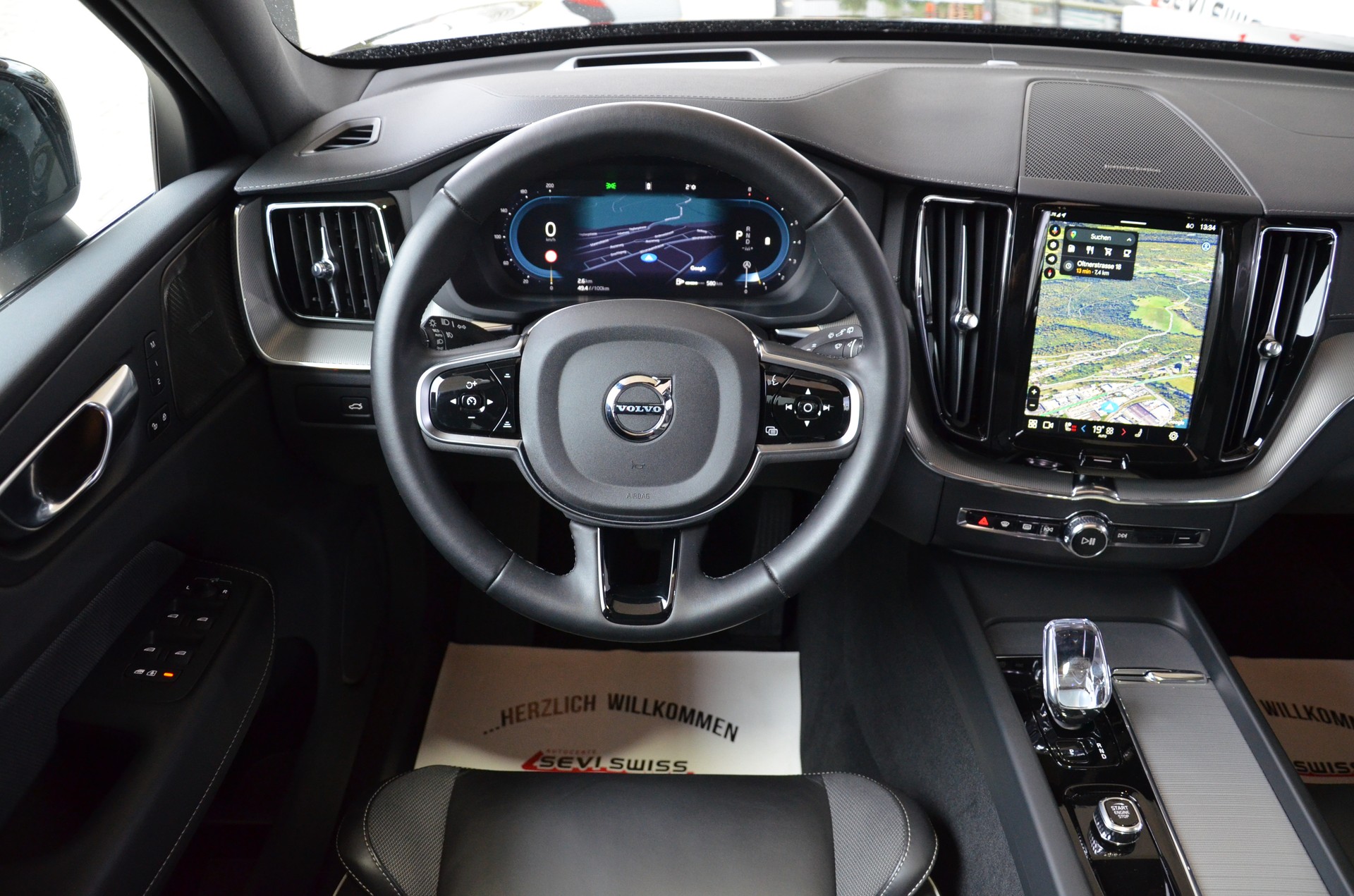 VOLVO XC60 B5 Benzin Mild Hybrid AWD Ultra Dark Geartronic*Ab MFK,Werksgarantie bis 06.2026*-image-9