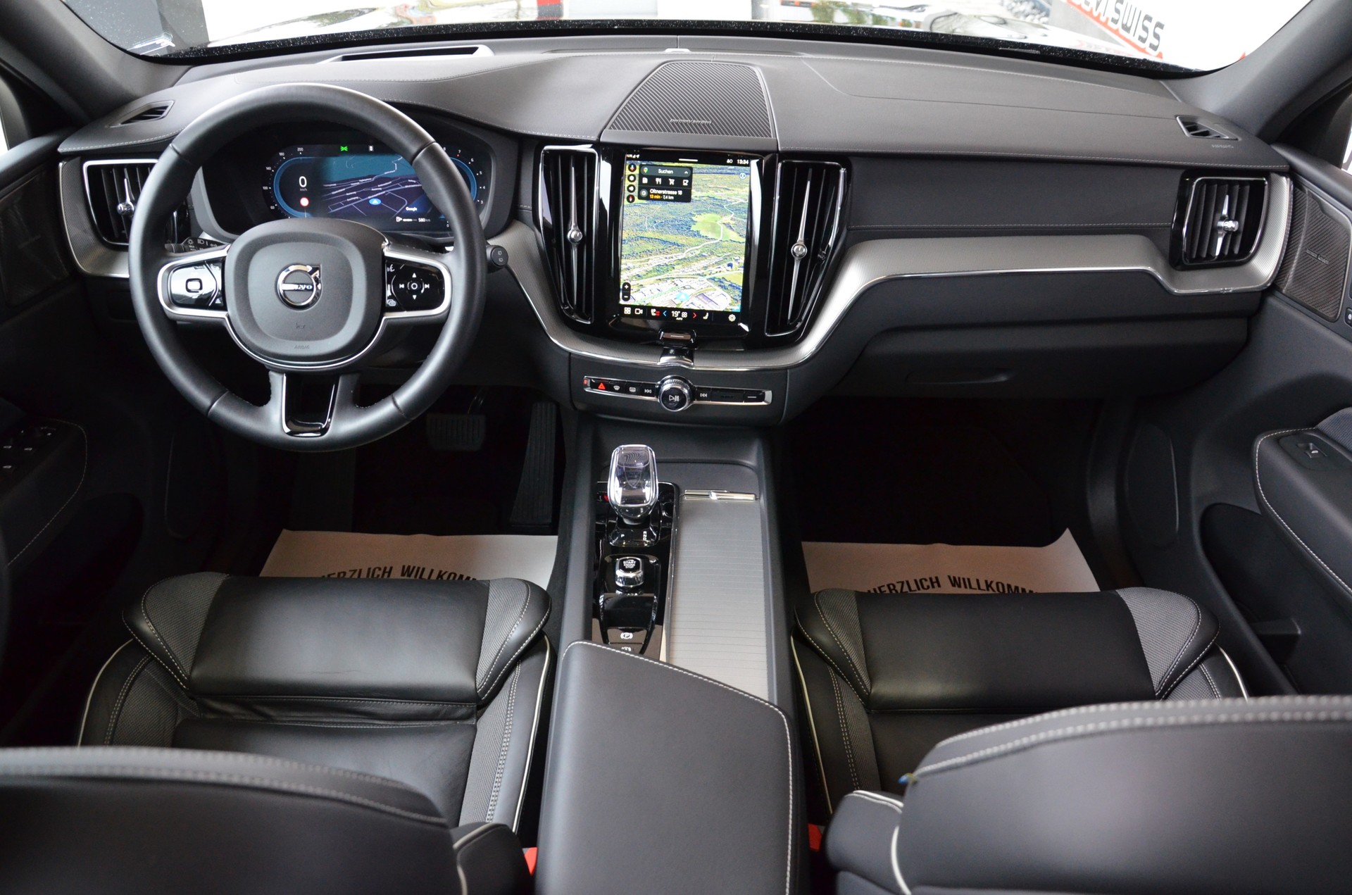 VOLVO XC60 B5 Benzin Mild Hybrid AWD Ultra Dark Geartronic*Ab MFK,Werksgarantie bis 06.2026*-image-8