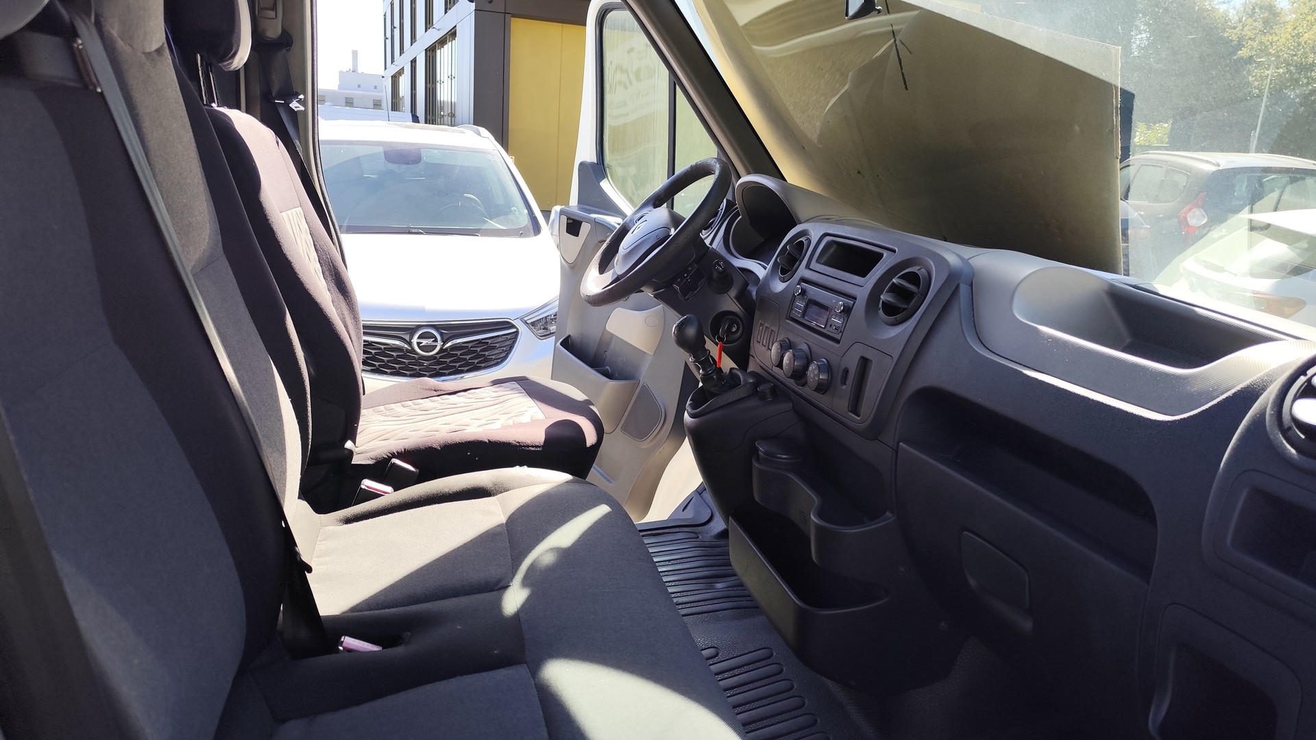 RENAULT Master T28 2.3dCi 110 L1H1 - CLIMATISE-image-8
