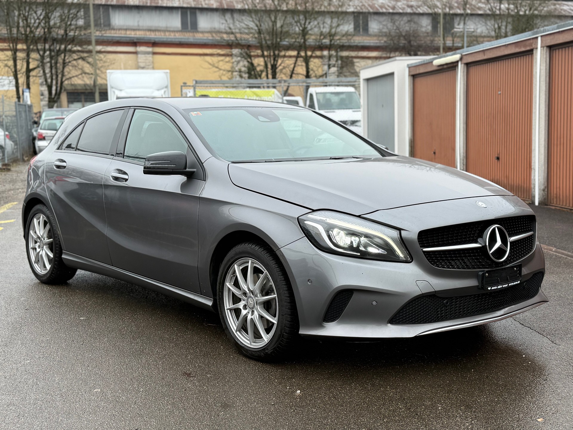 MERCEDES-BENZ A 200 Urban 7G-DCT-image-2