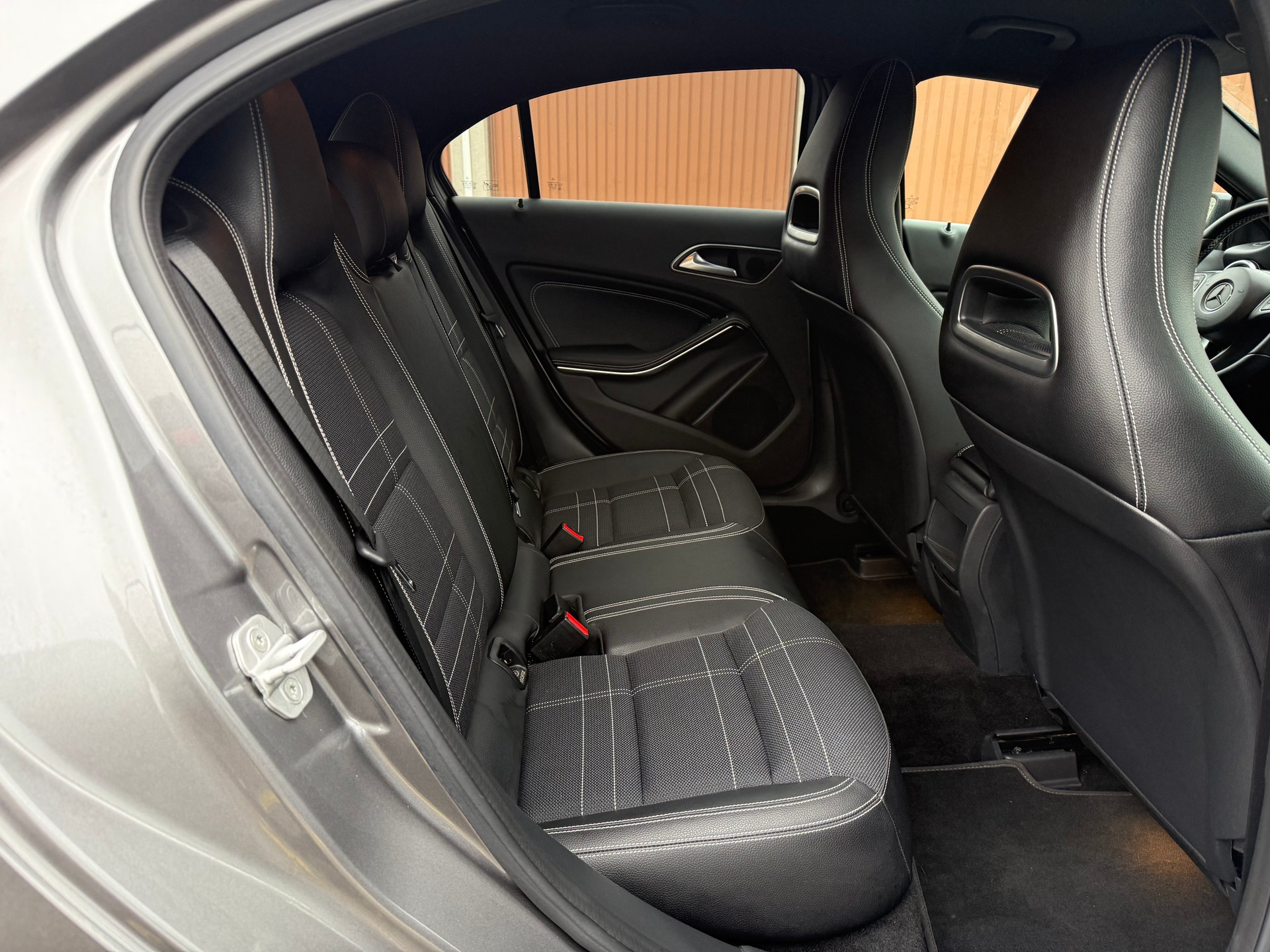 MERCEDES-BENZ A 200 Urban 7G-DCT-image-8