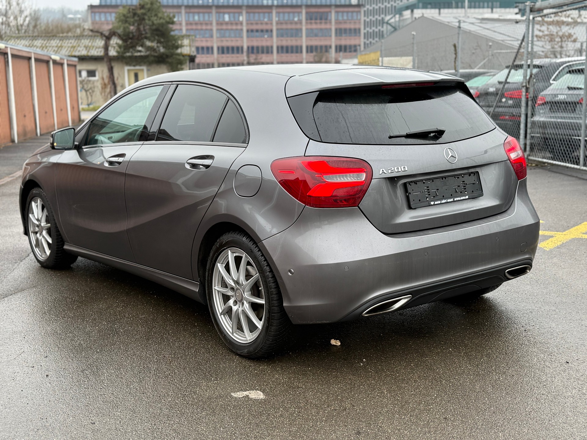 MERCEDES-BENZ A 200 Urban 7G-DCT-image-5