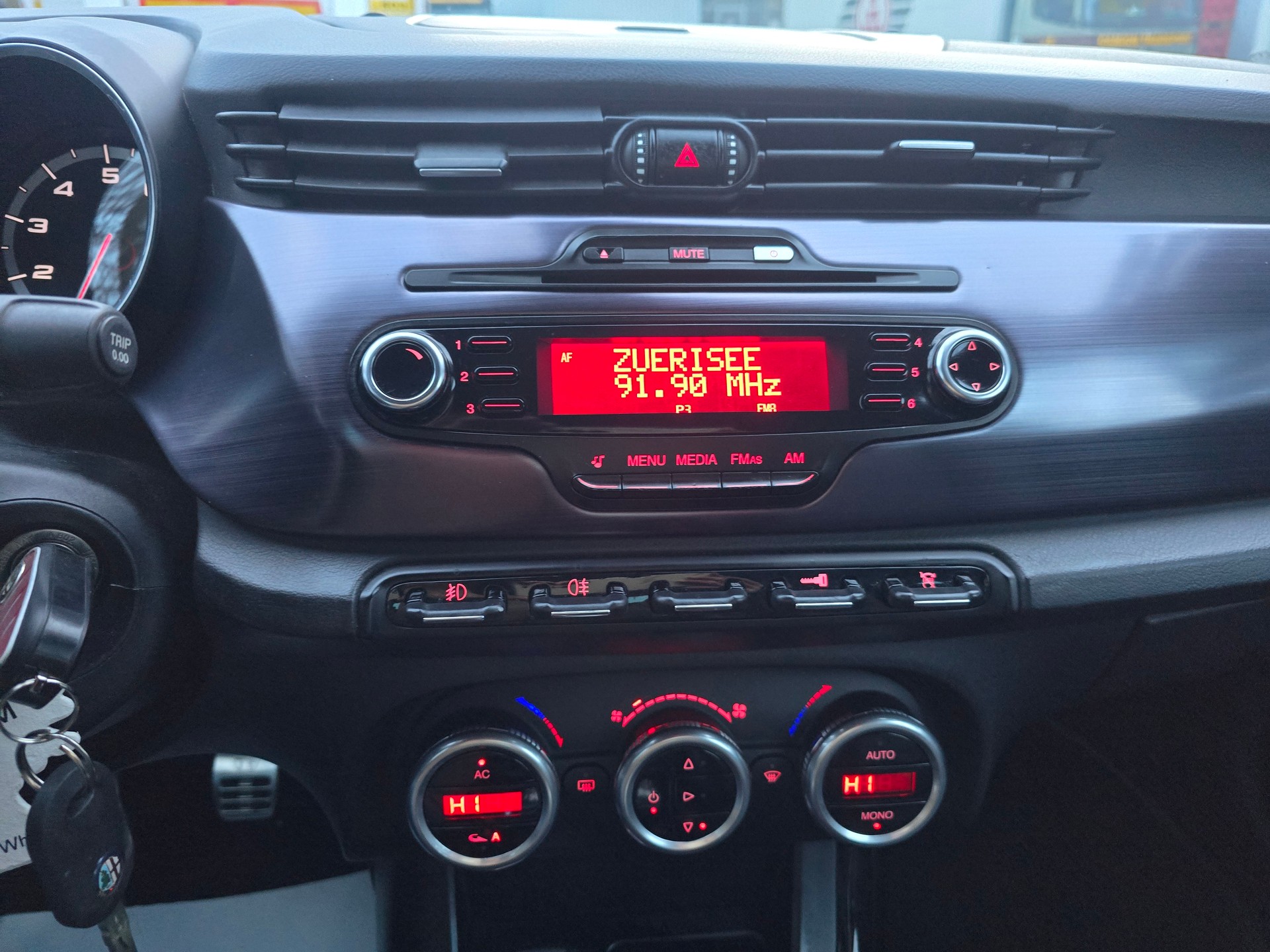 ALFA ROMEO Giulietta 1750 TBi Quadrifoglio Verde-image-17