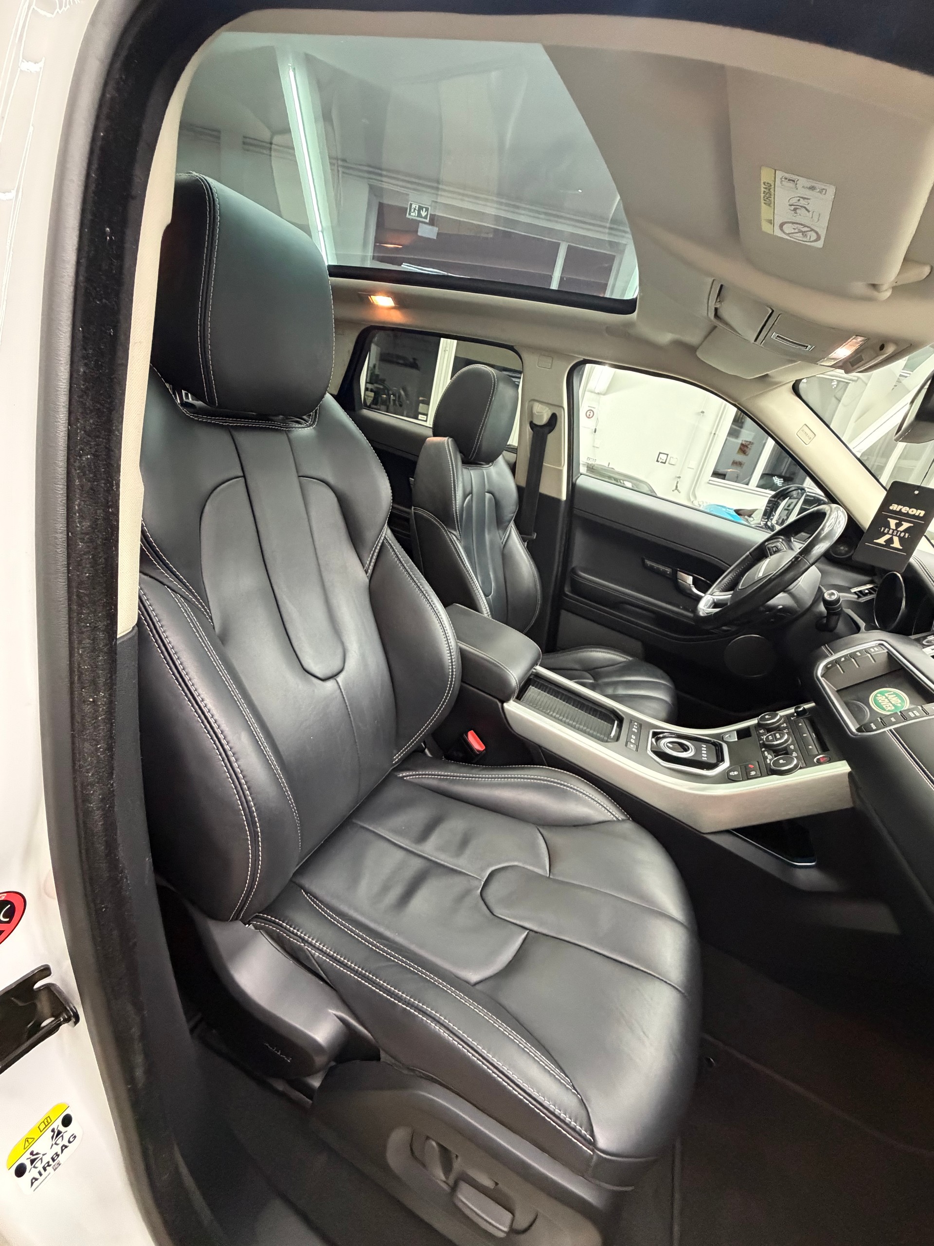 LAND ROVER Range Rover Evoque 2.2 SD4 Prestige AT9-image-8