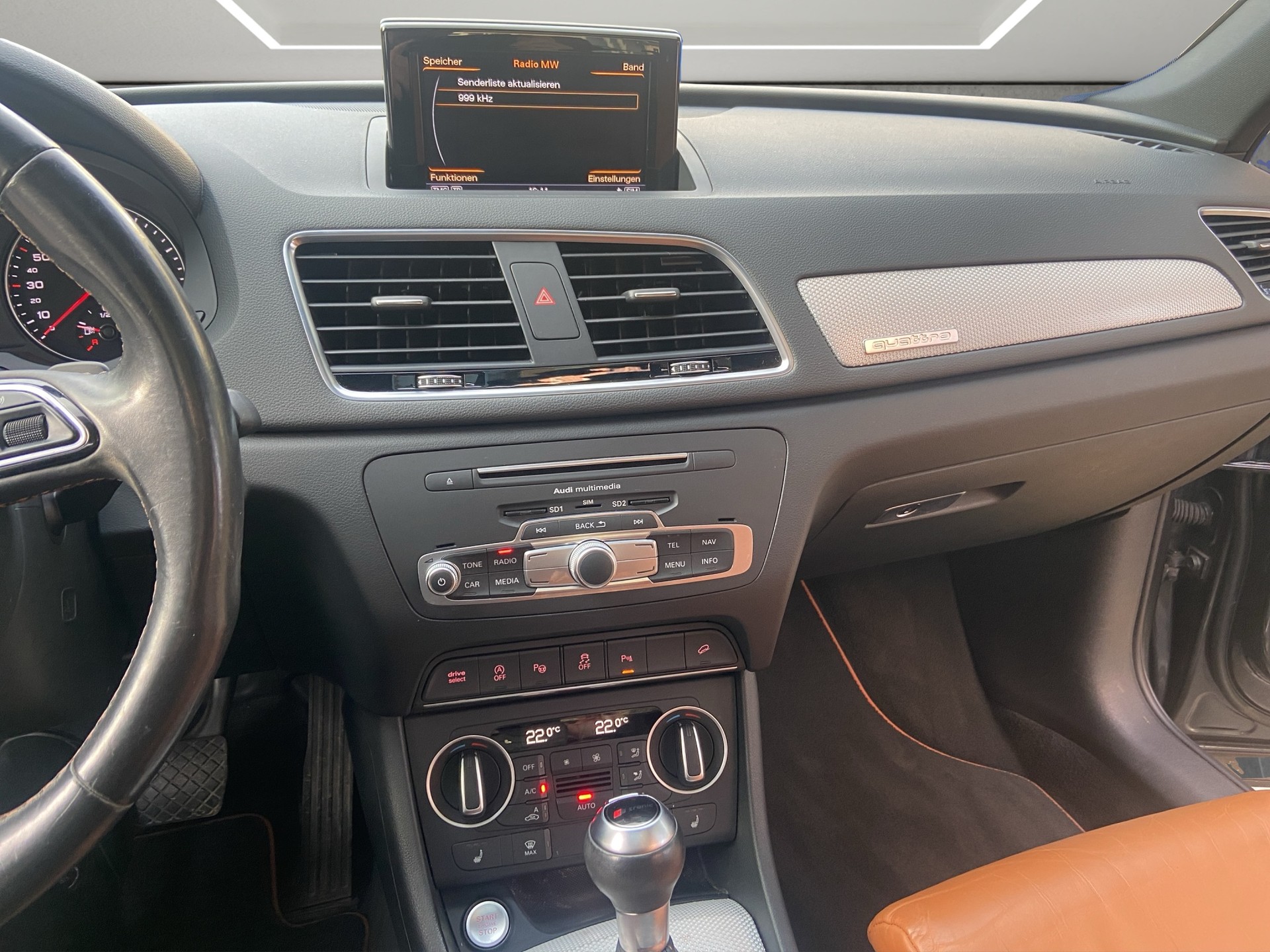 AUDI Q3 2.0 TFSI sport quattro S-tronic-image-8