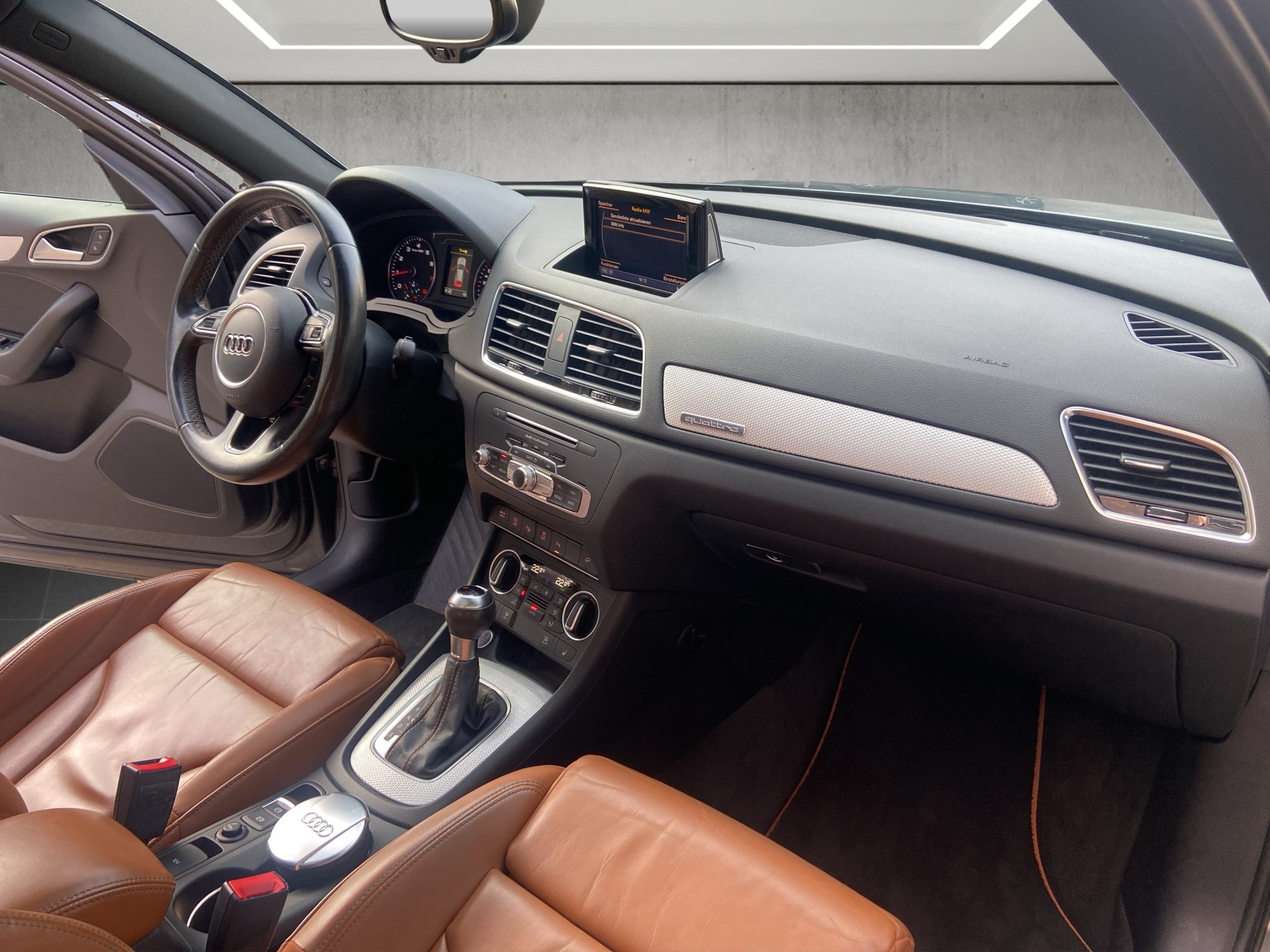 AUDI Q3 2.0 TFSI sport quattro S-tronic-image-9
