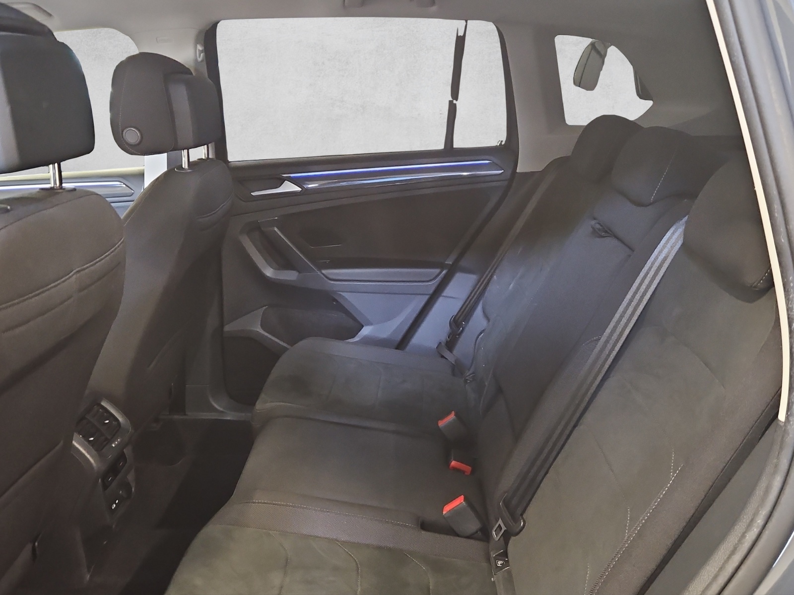 VW Tiguan 2.0 TDI SCR Elegance 4Motion DSG-image-9