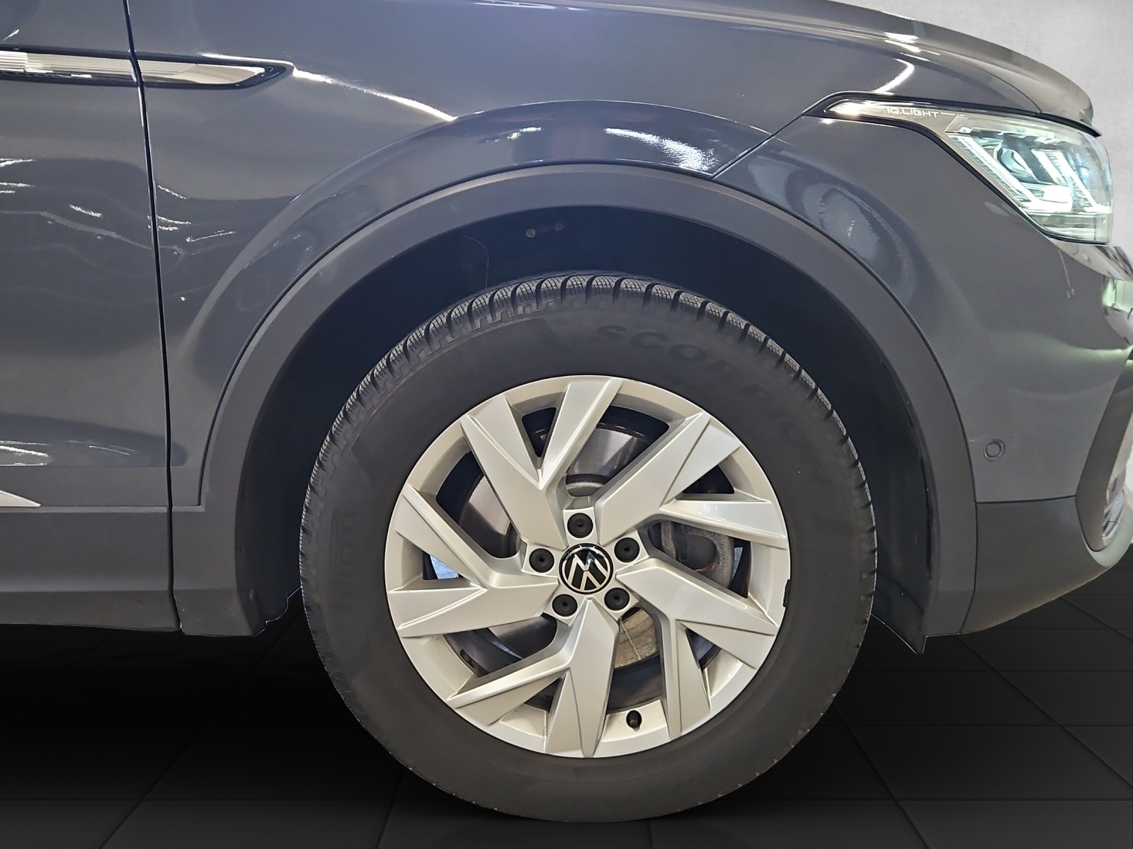 VW Tiguan 2.0 TDI SCR Elegance 4Motion DSG-image-14