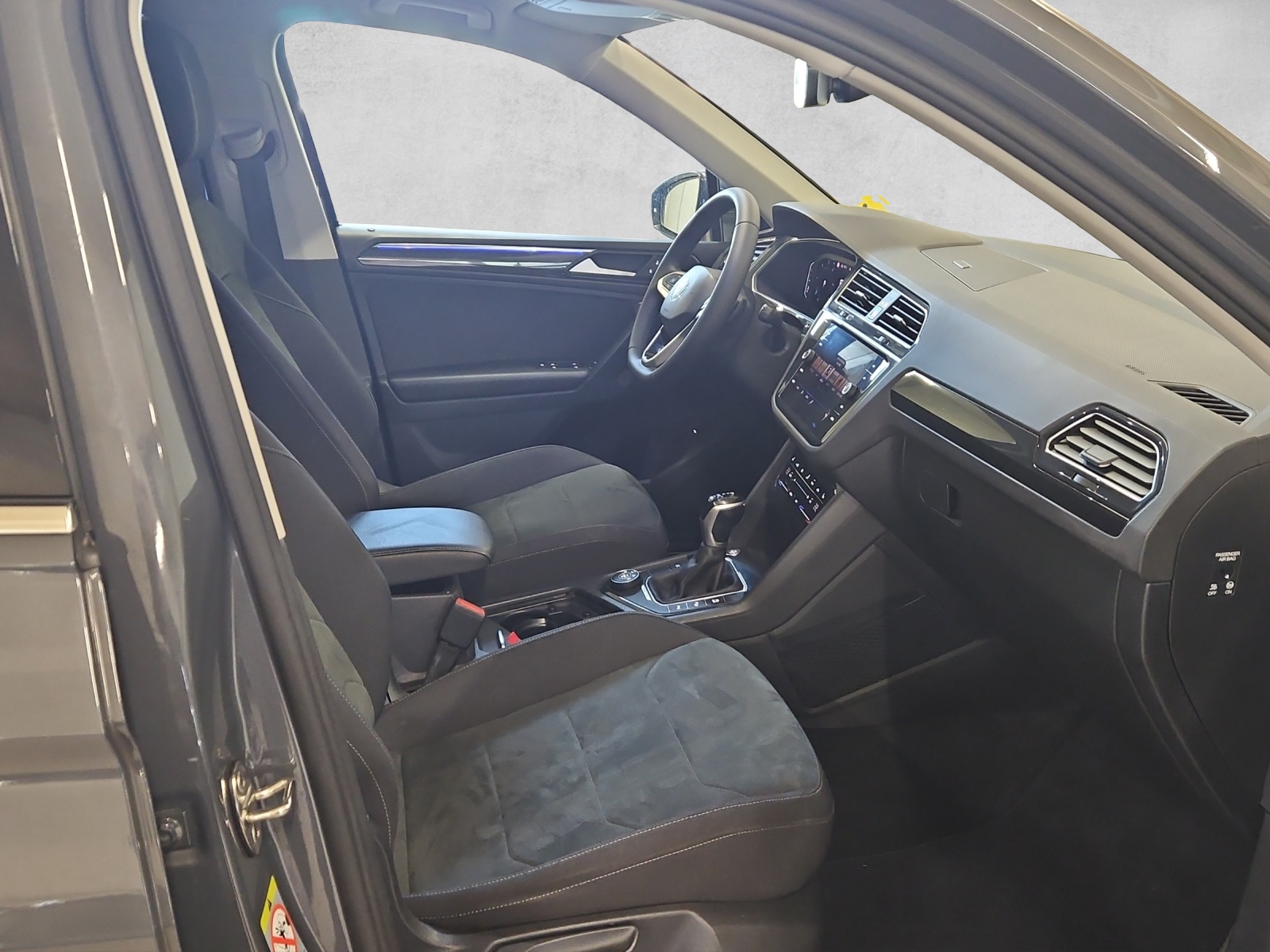 VW Tiguan 2.0 TDI SCR Elegance 4Motion DSG-image-12