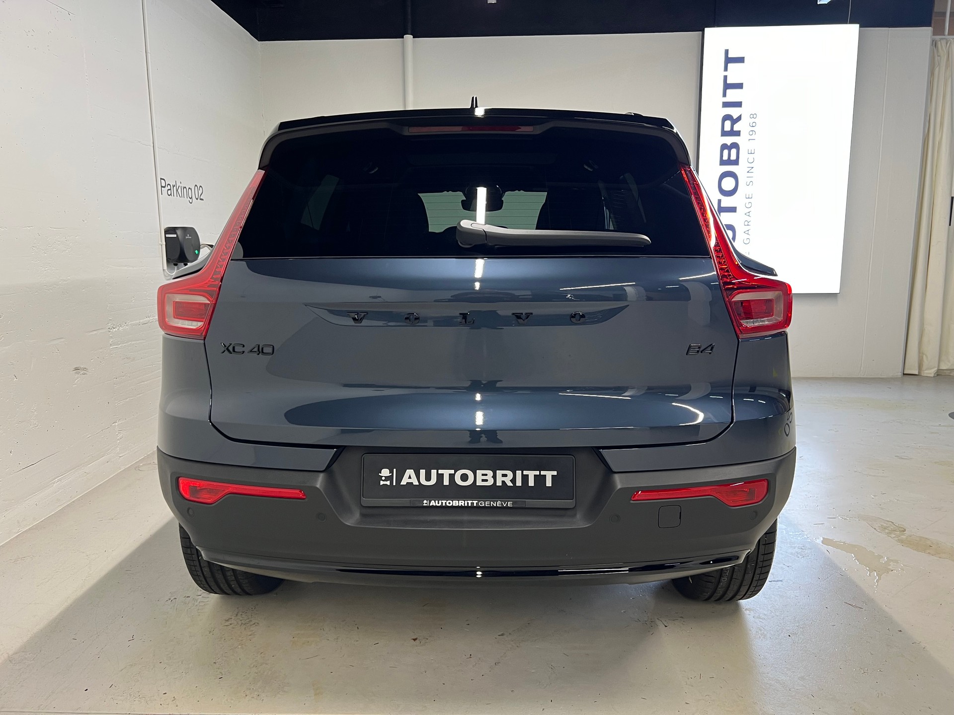 VOLVO XC40 2.0 B4 MH Black Edition-image-4