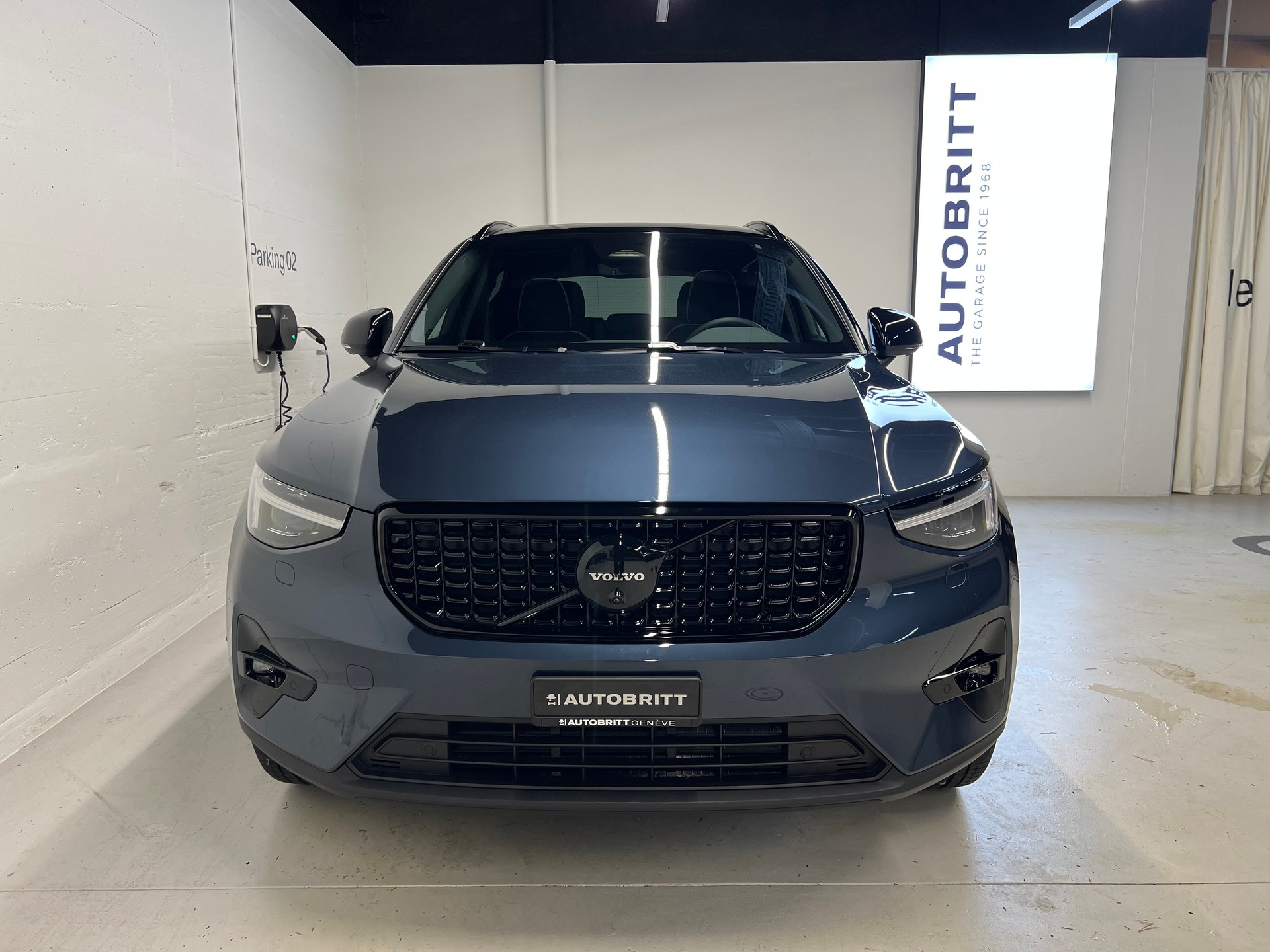 VOLVO XC40 2.0 B4 MH Black Edition-image-3