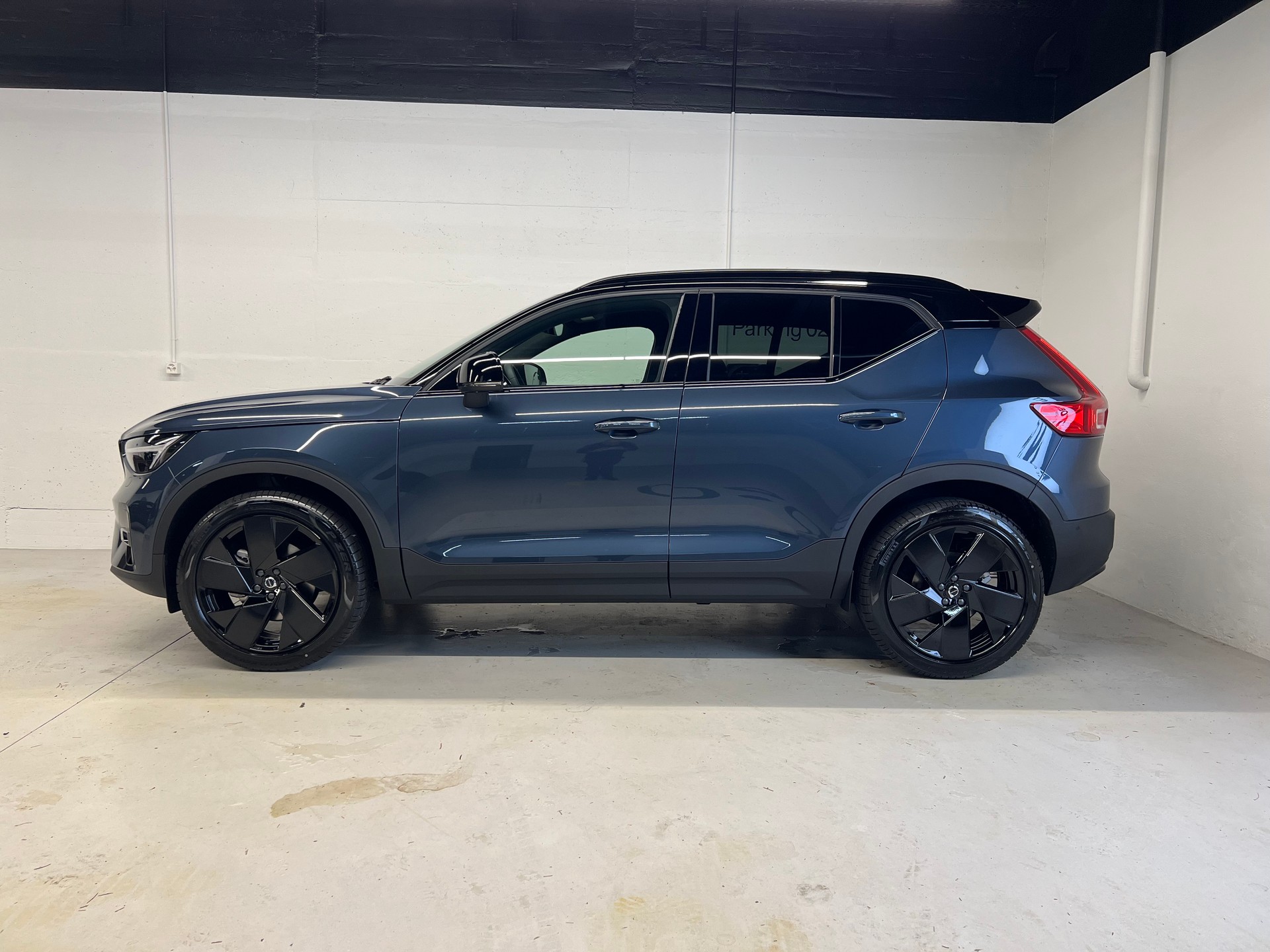 VOLVO XC40 2.0 B4 MH Black Edition-image-2