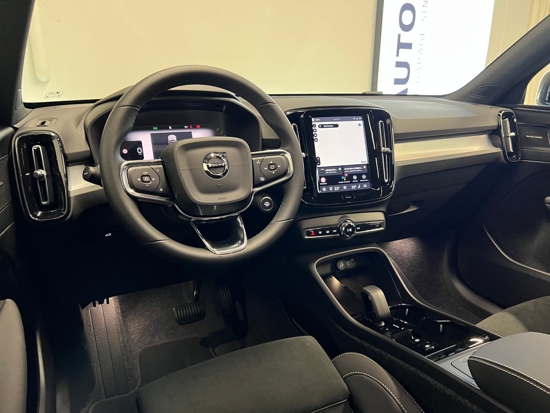 VOLVO XC40 2.0 B4 MH Black Edition-image-5