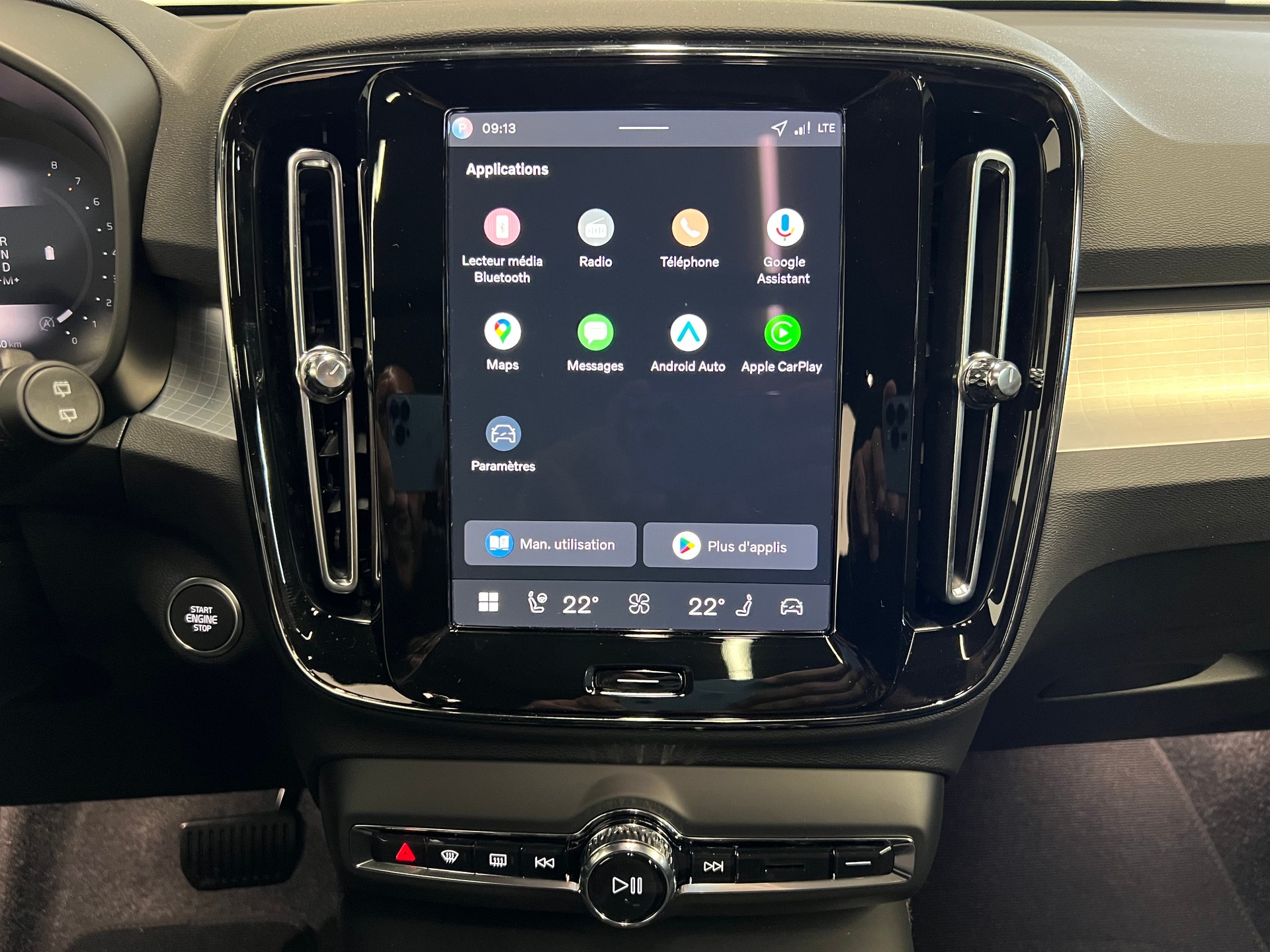 VOLVO XC40 2.0 B4 MH Black Edition-image-9
