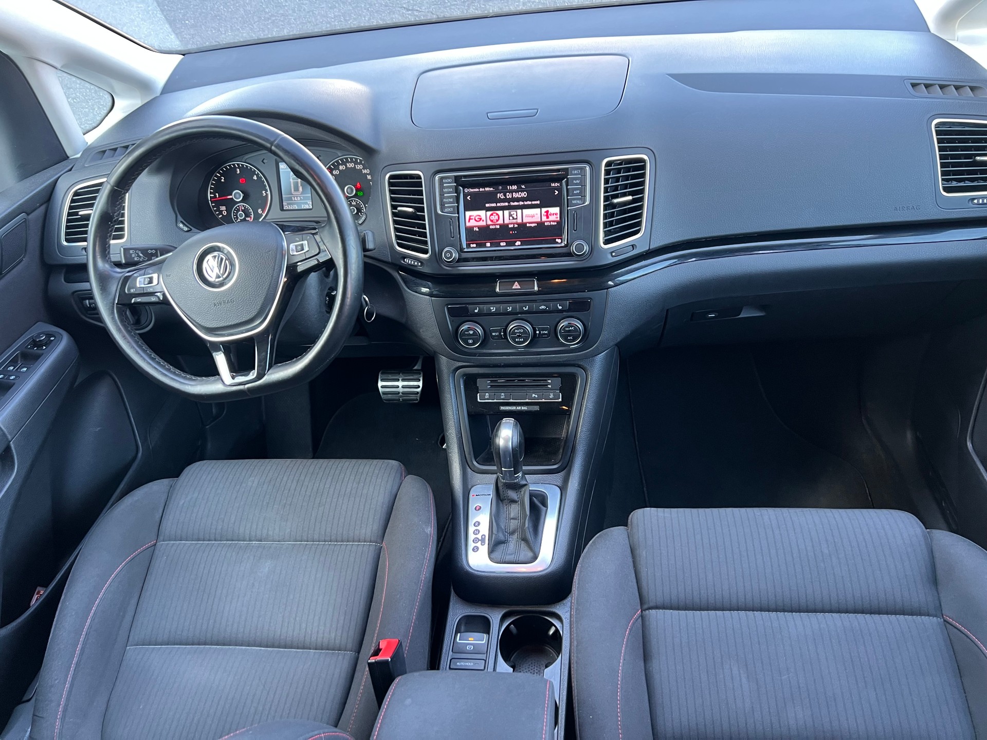 VW Sharan 2.0 TDI BMT Sound 4Motion DSG-image-10