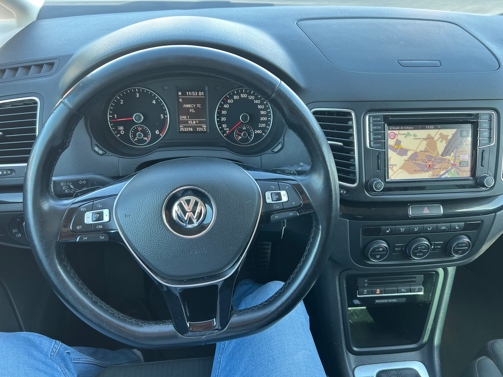VW Sharan 2.0 TDI BMT Sound 4Motion DSG-image-12