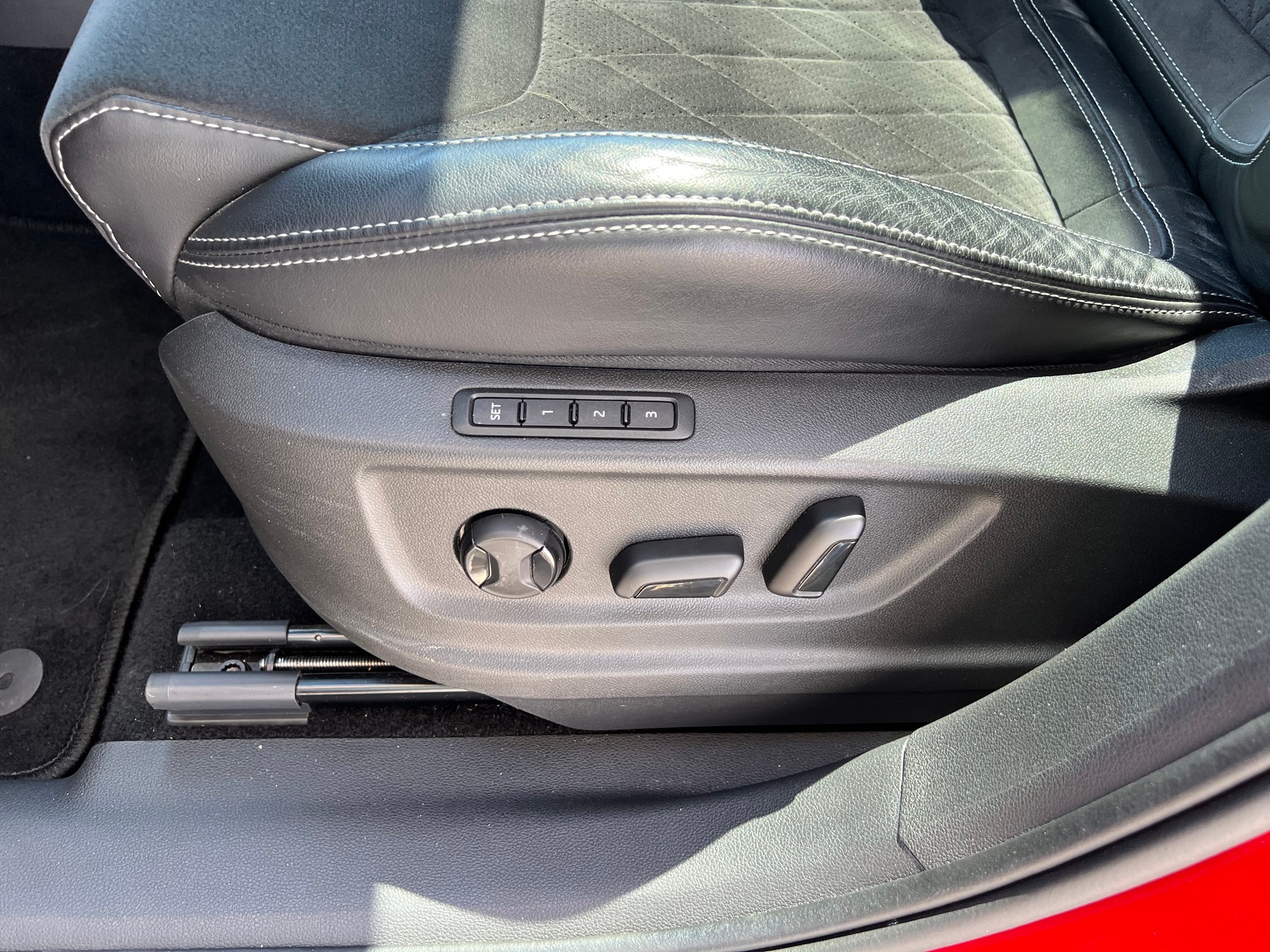 SKODA Kodiaq 2.0 TSI Sportline DSG * AHK 2.2T *-image-17