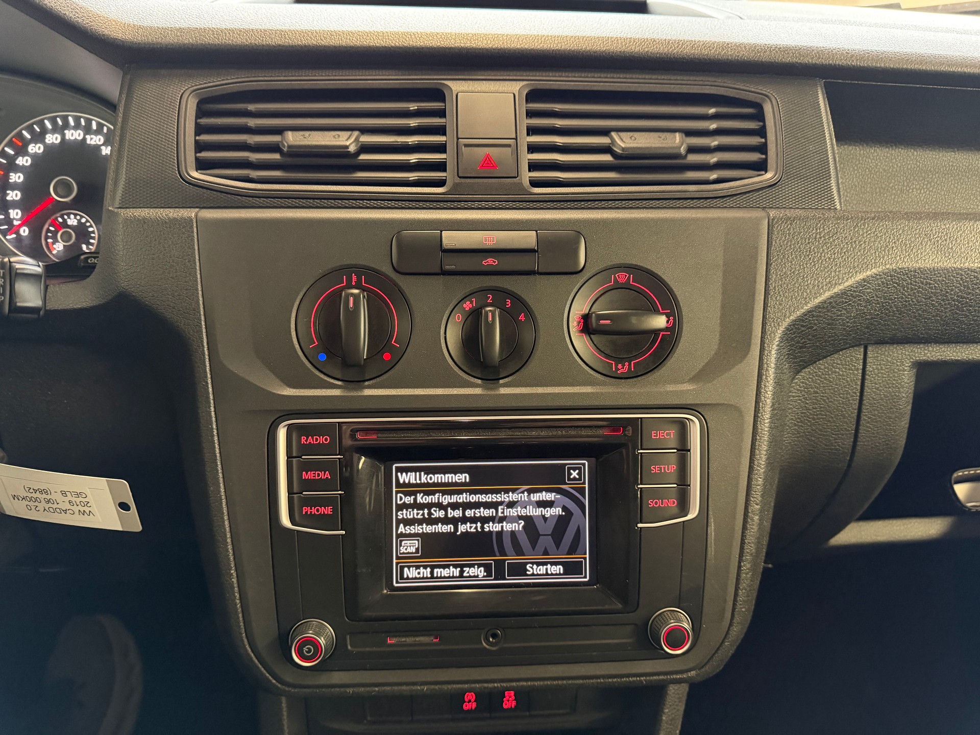 VW Caddy 2.0TDI 4Motion BlueMotion Technology-image-13